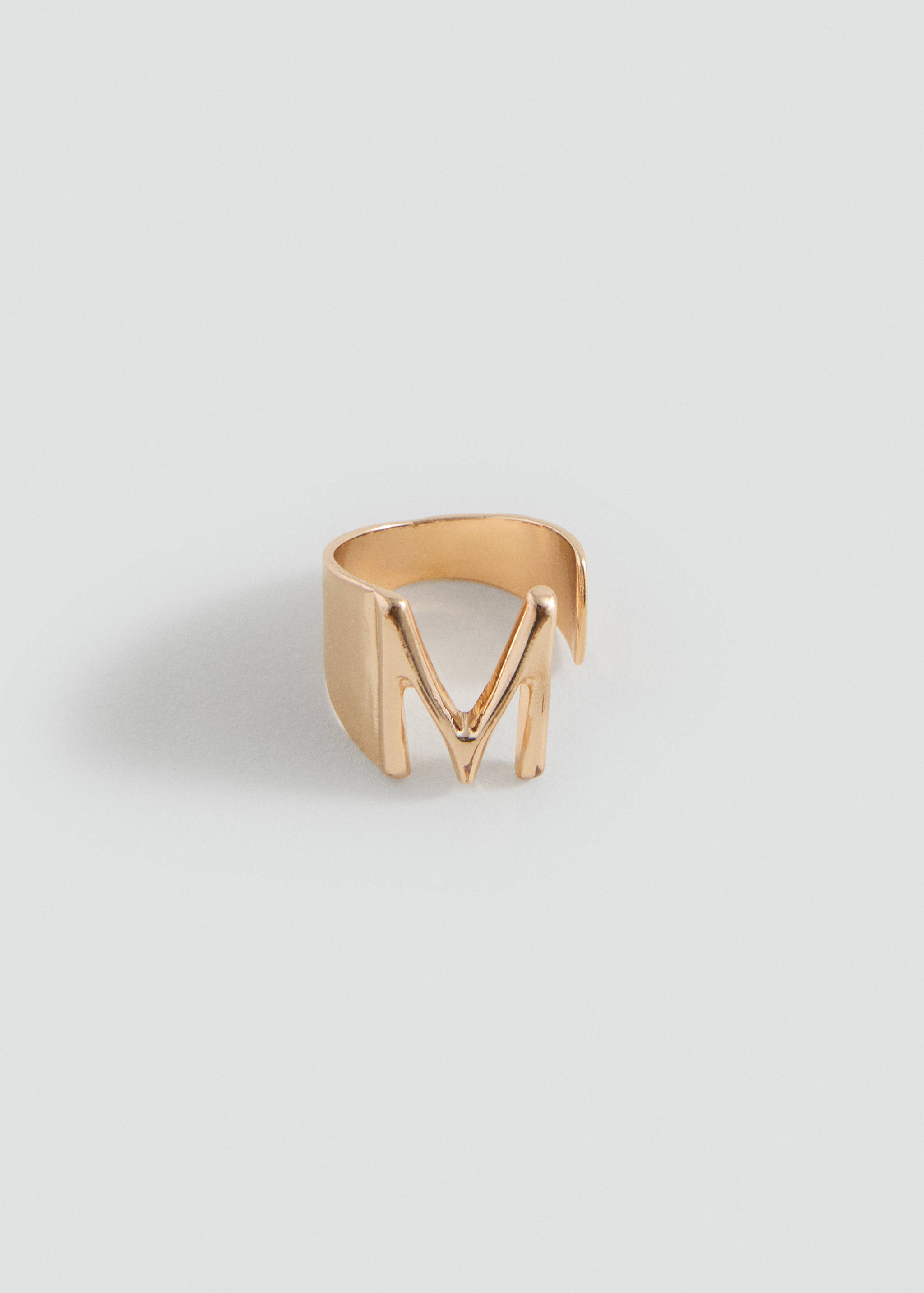 Anillo diseño letra - Artículo sin modelo