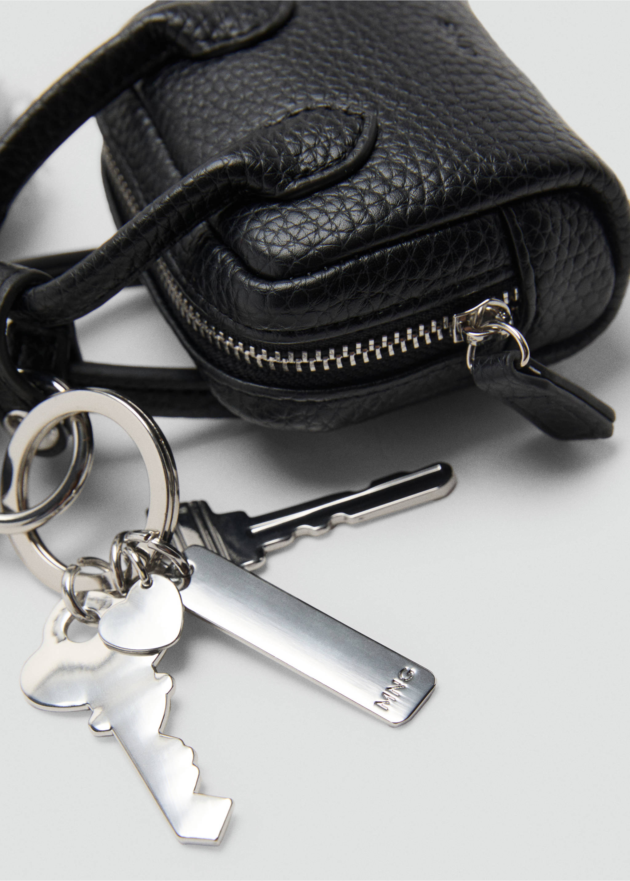 Multi-charm bear handbag keyring - Details of the article 1, Grey. Ref: 17035998-00.