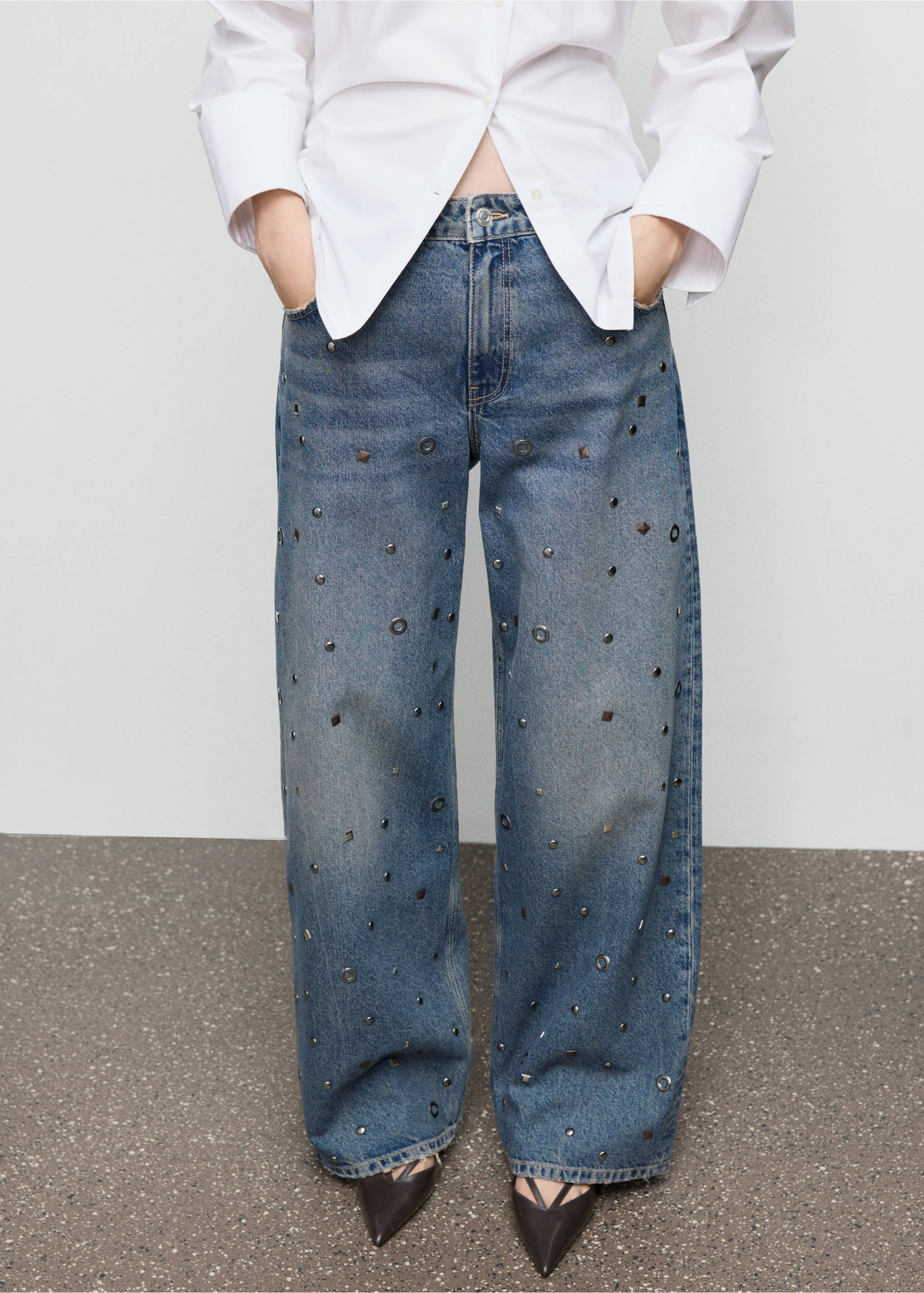Straight-leg jeans with eyelets - Medium plane, Dark Vintage Blue. Ref: 17036005-00.