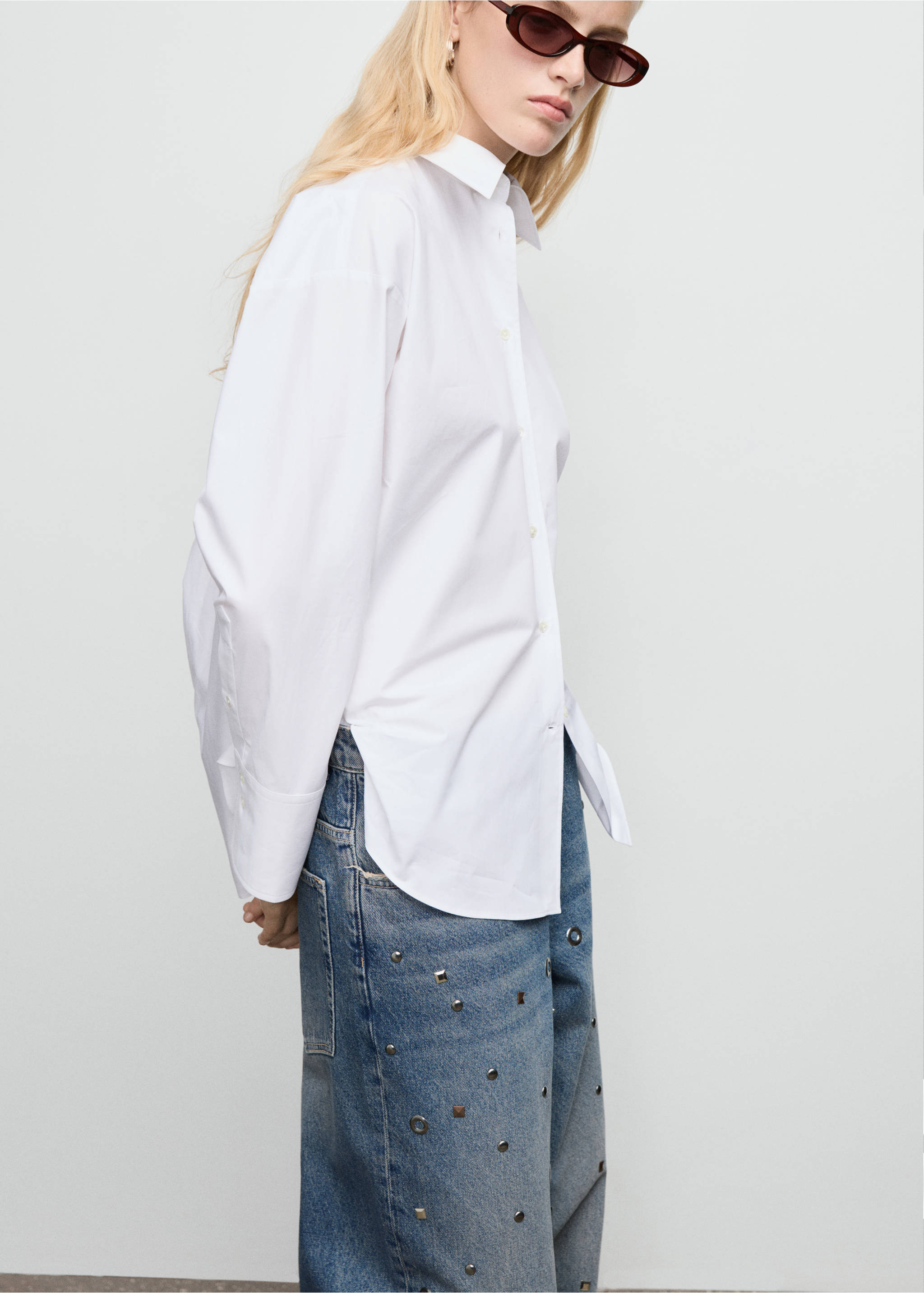 Straight-leg jeans with eyelets - Details of the article 1, Dark Vintage Blue. Ref: 17036005-00.