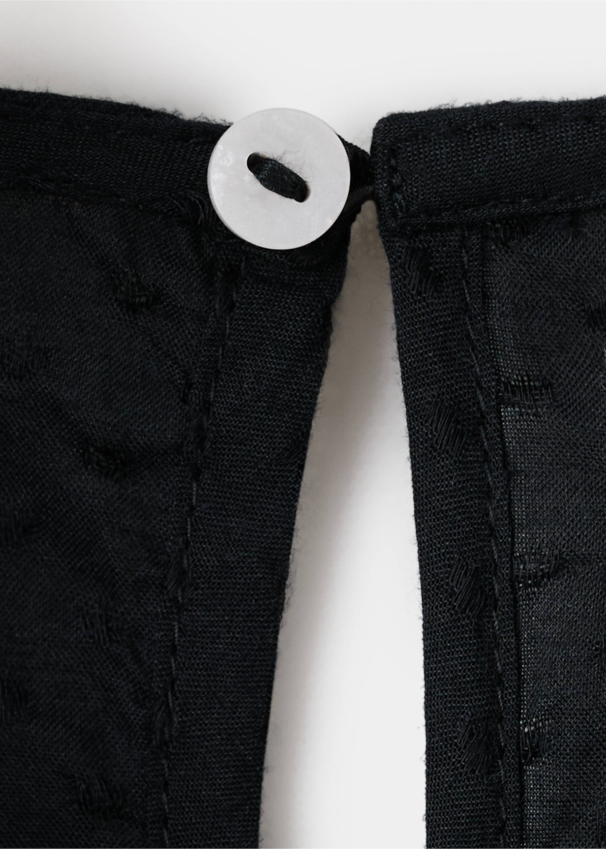 Broderad volangblus - Detaljer om artikeln 8, Svart. Ref: 17036334-00.