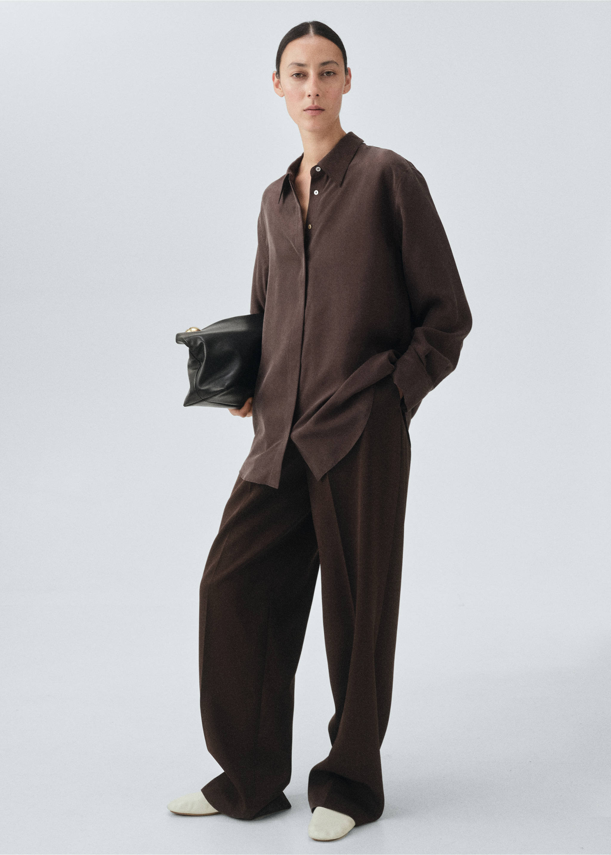 Oversize-Hemd aus 100% Seide - Allgemeine Ansicht, Schokolade. Ref: 17036351-00.