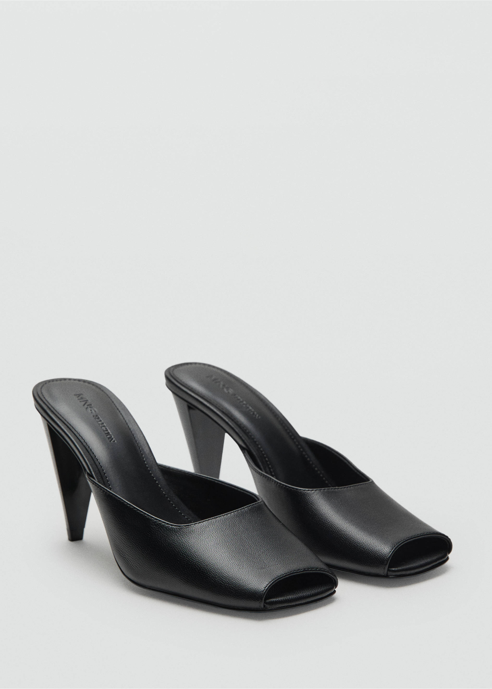 Open-toe leather shoes - Medium plane, Black. Ref: 17036355-00.
