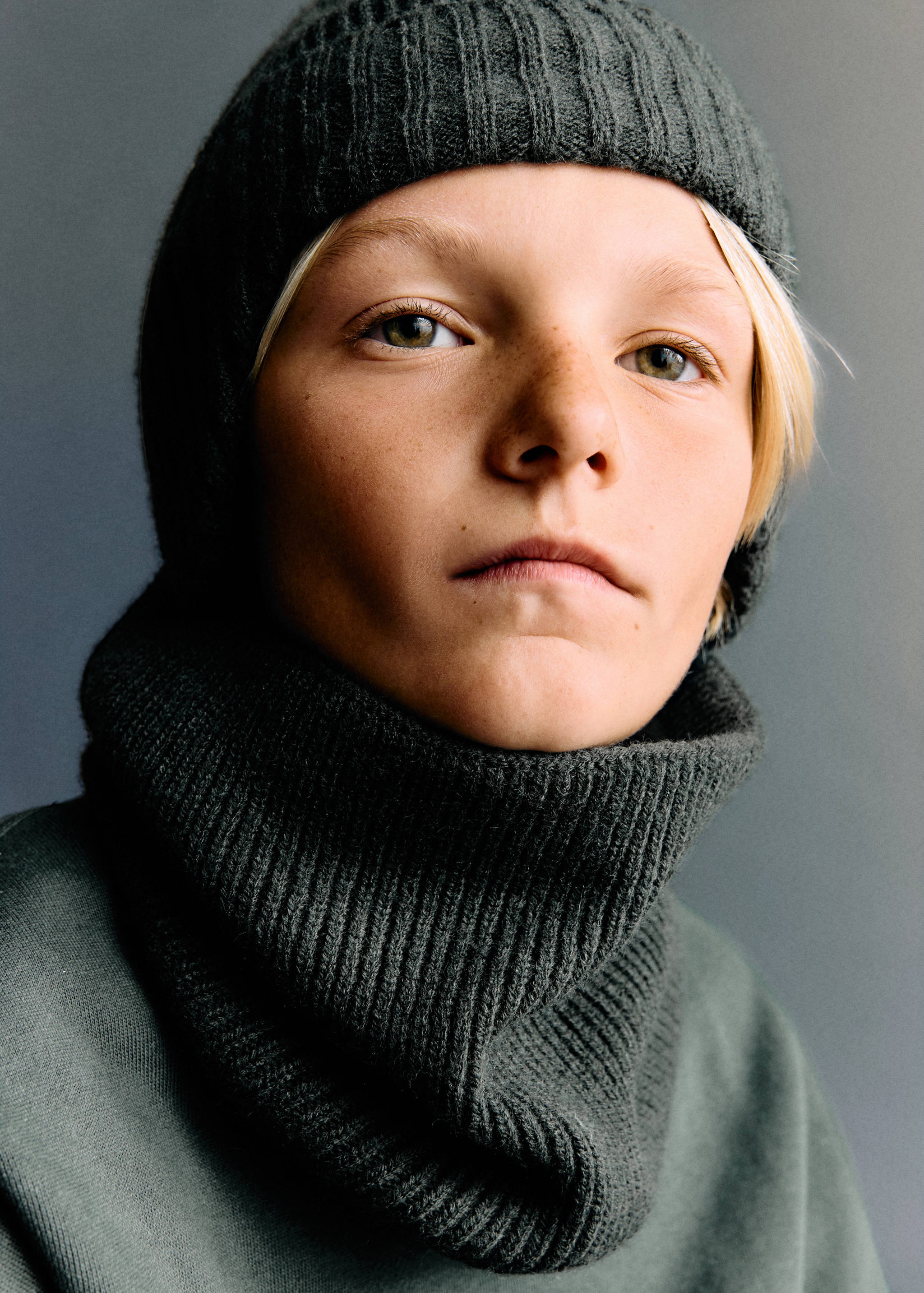 Earmuff knitted hat - General plane