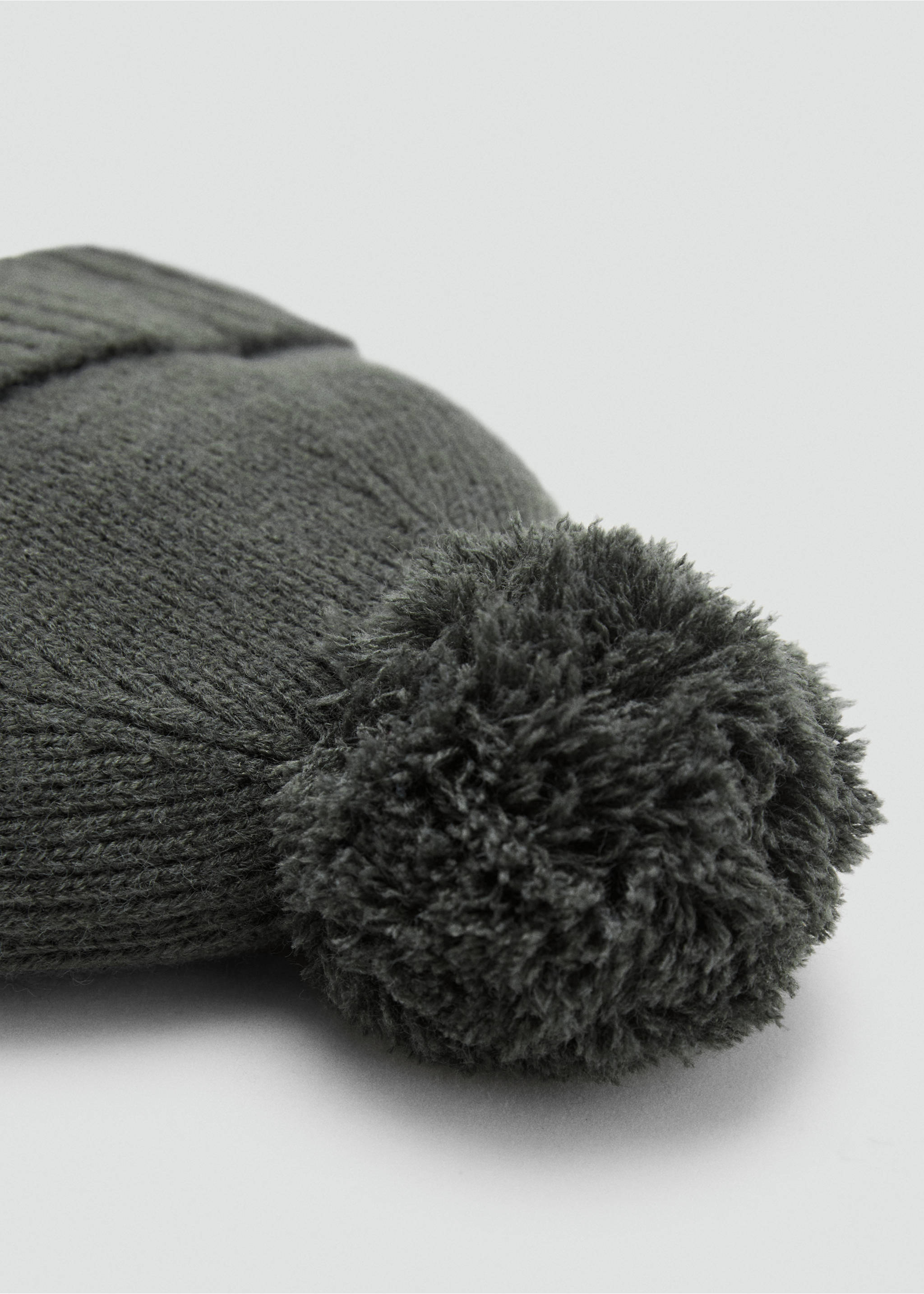 Earmuff knitted hat - Details of the article 1, Khaki. Ref: 17036734-00.