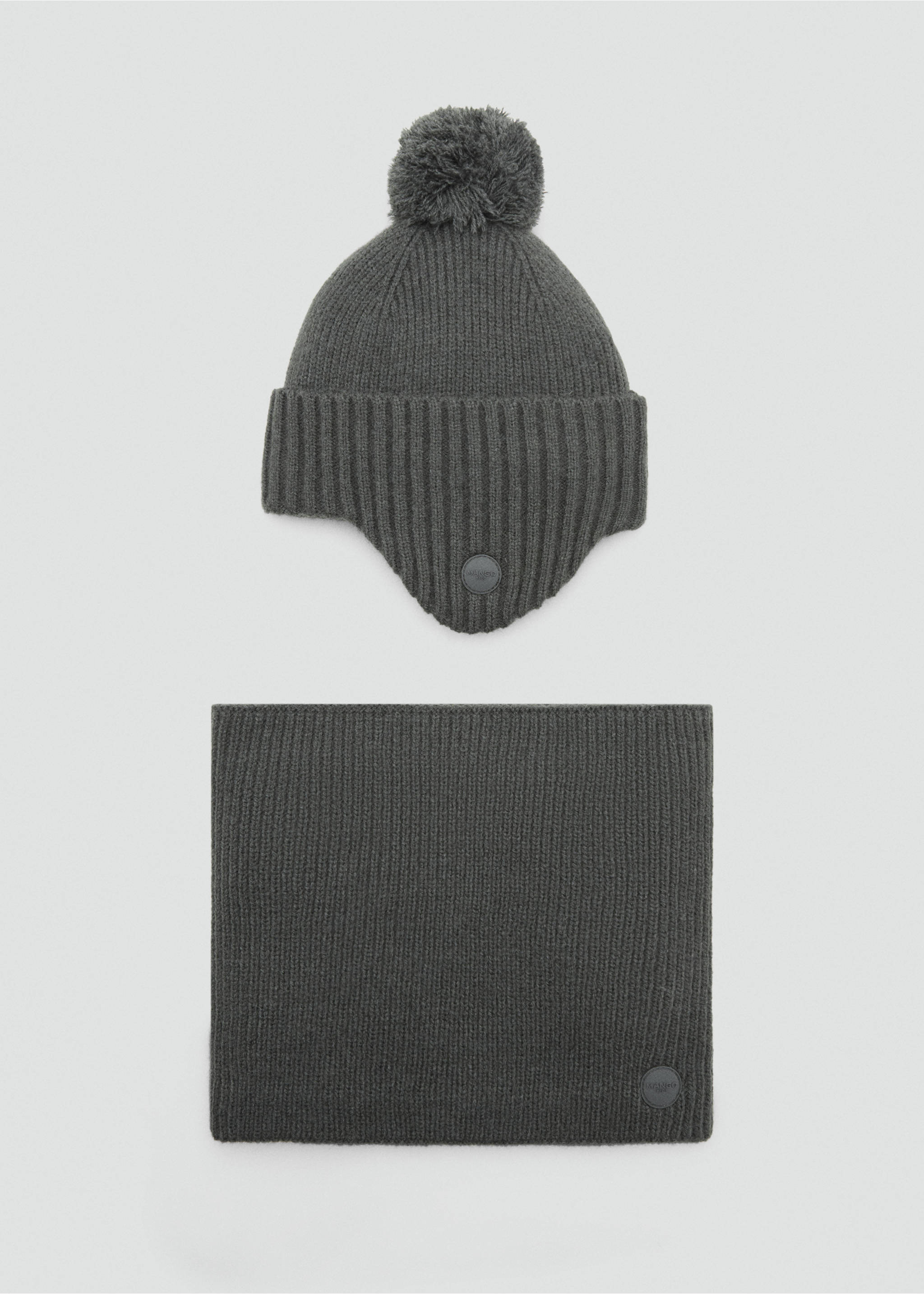 Earmuff knitted hat - Details of the article 2, Khaki. Ref: 17036734-00.
