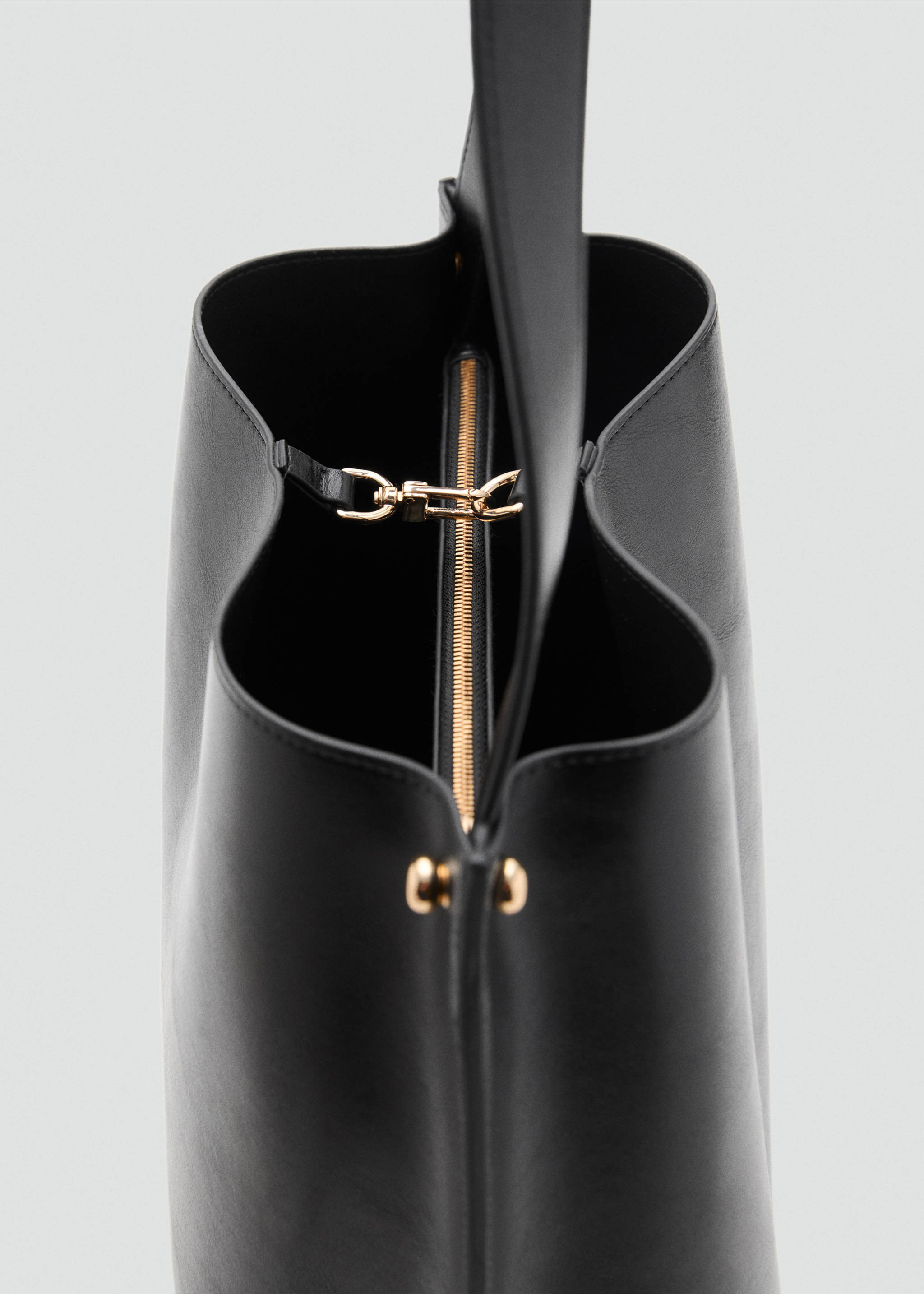 Bucket bag with metal details - Details of the article 2, Black. Ref: 17037131-00.
