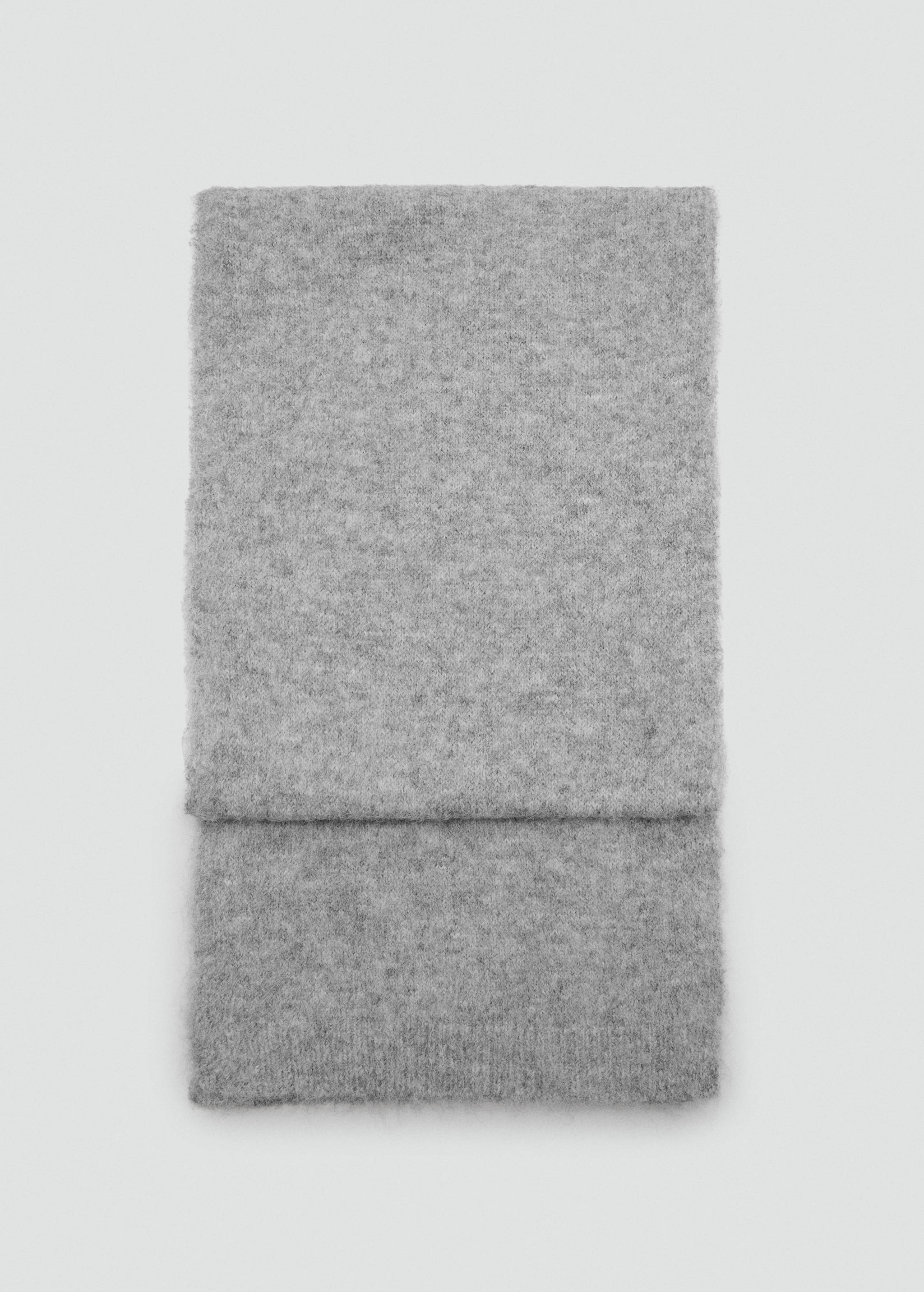 Plain knitted scarf - Article without model