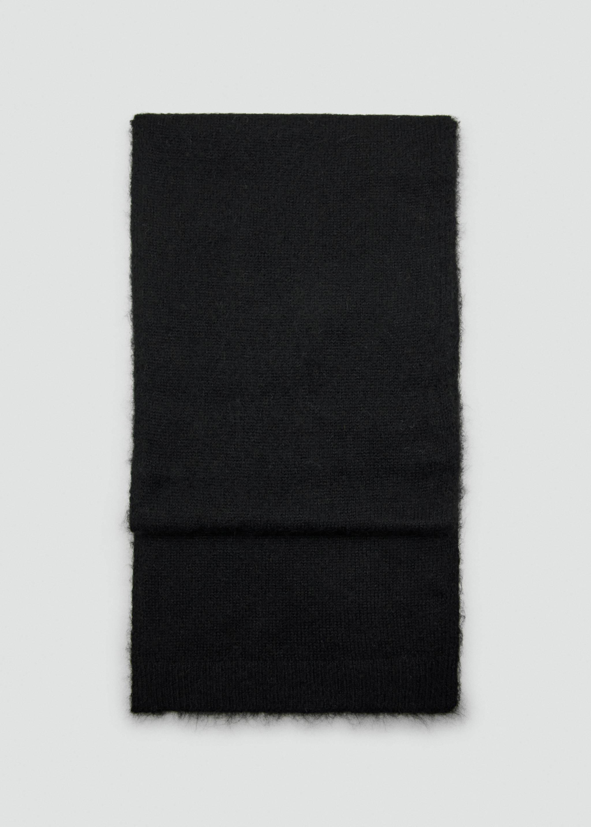 Plain knitted scarf - Article without model