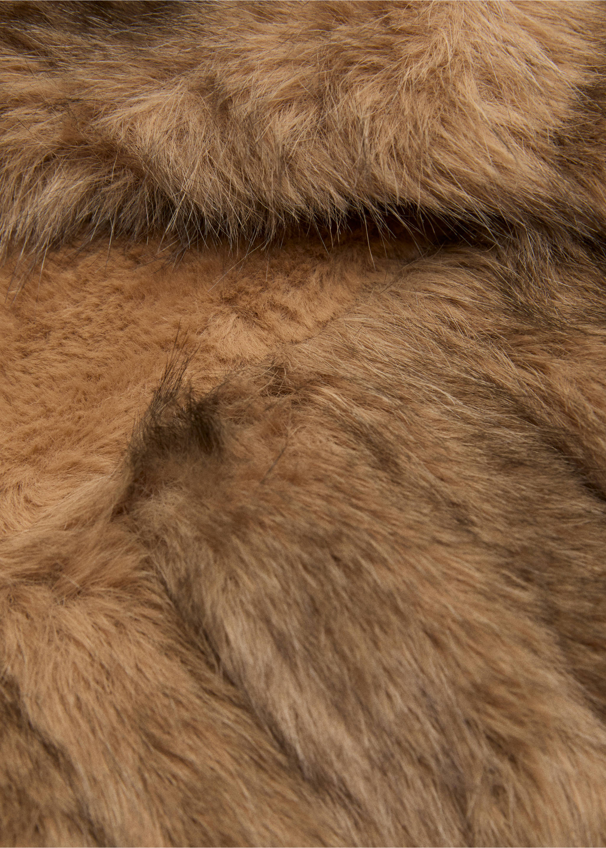 Langer Schal mit Pelzeffekt - Detail des Artikels 1, Braun. Ref: 17037771-00.