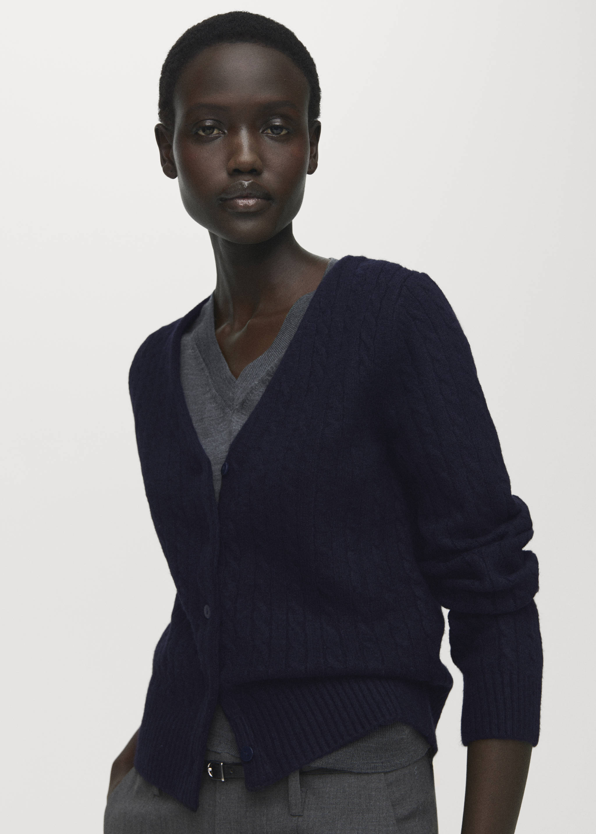 Knitted braided cardigan - Medium plane
