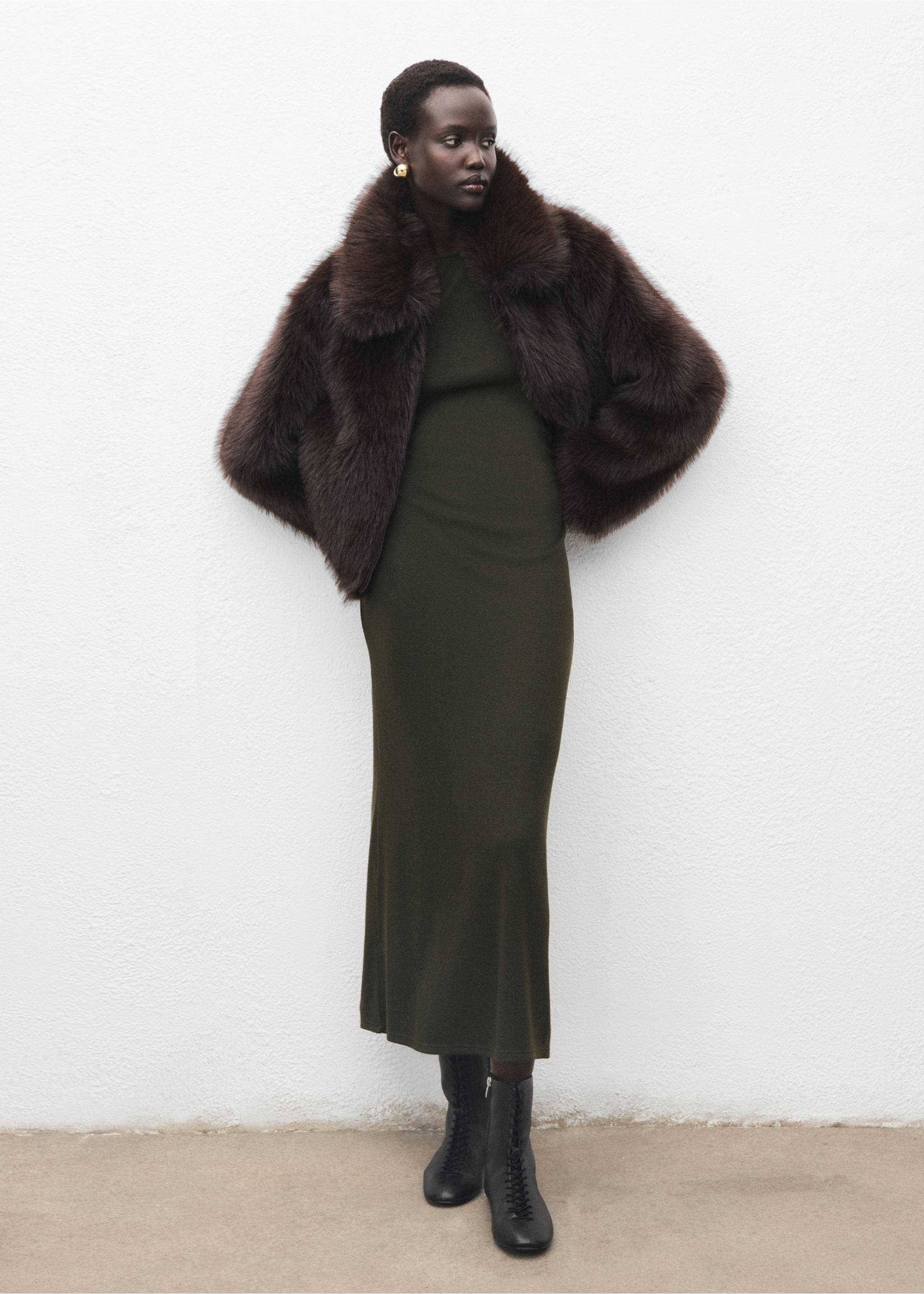 Fine-knit dress with gathered sides - General plane, Khaki. Ref: 17037805-00.