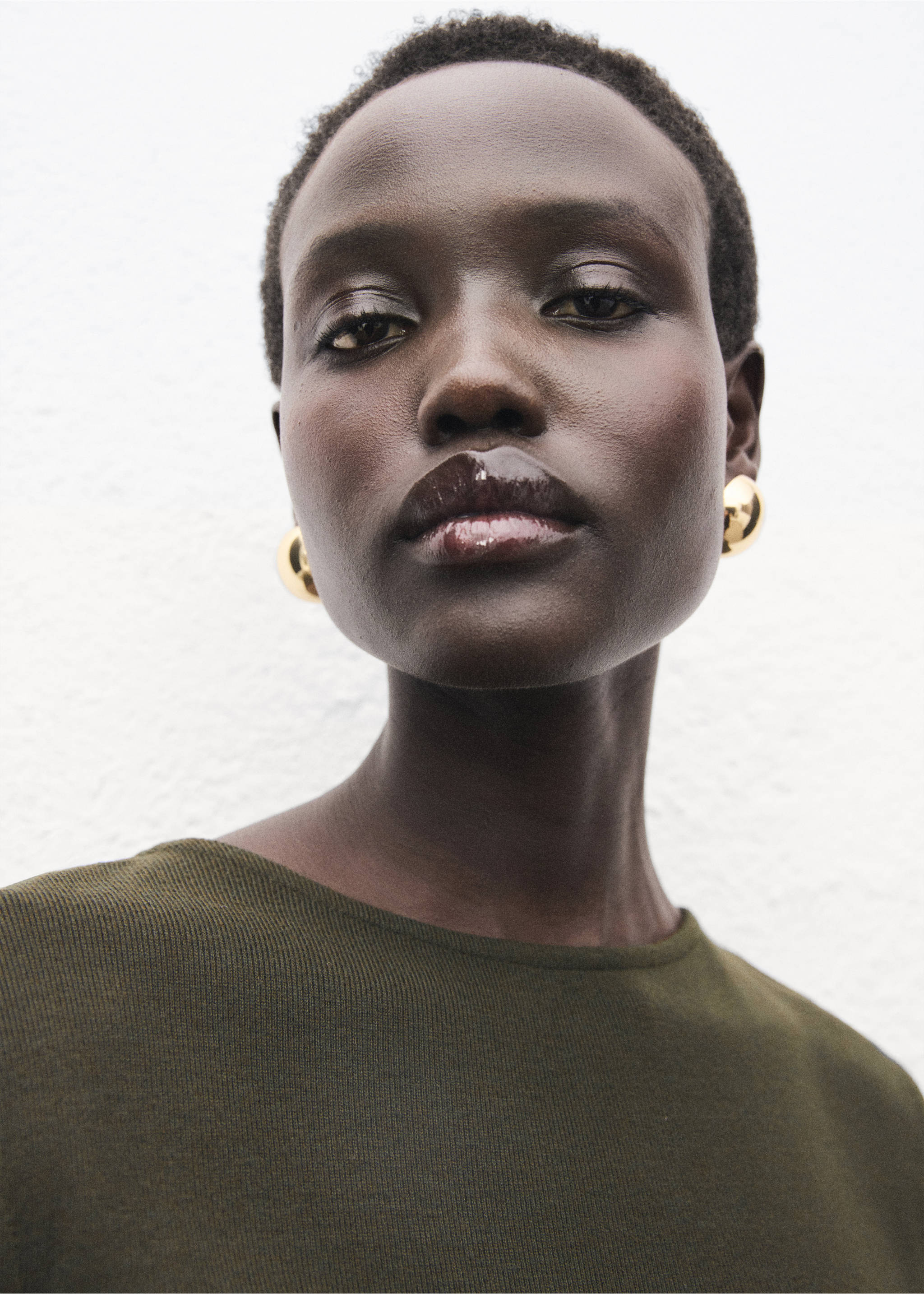 Fine-knit dress with gathered sides - Details of the article 1, Khaki. Ref: 17037805-00.