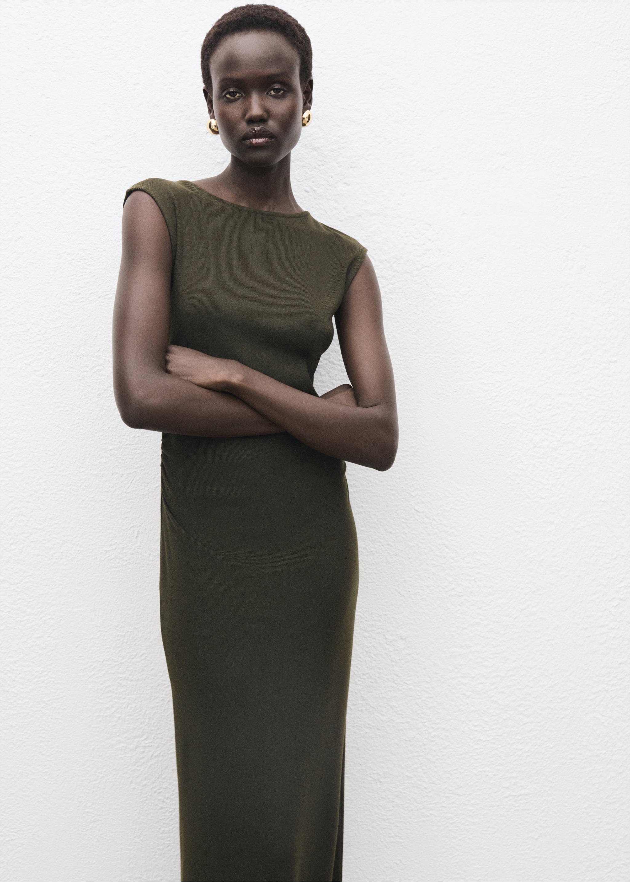 Fine-knit dress with gathered sides - Details of the article 2, Khaki. Ref: 17037805-00.