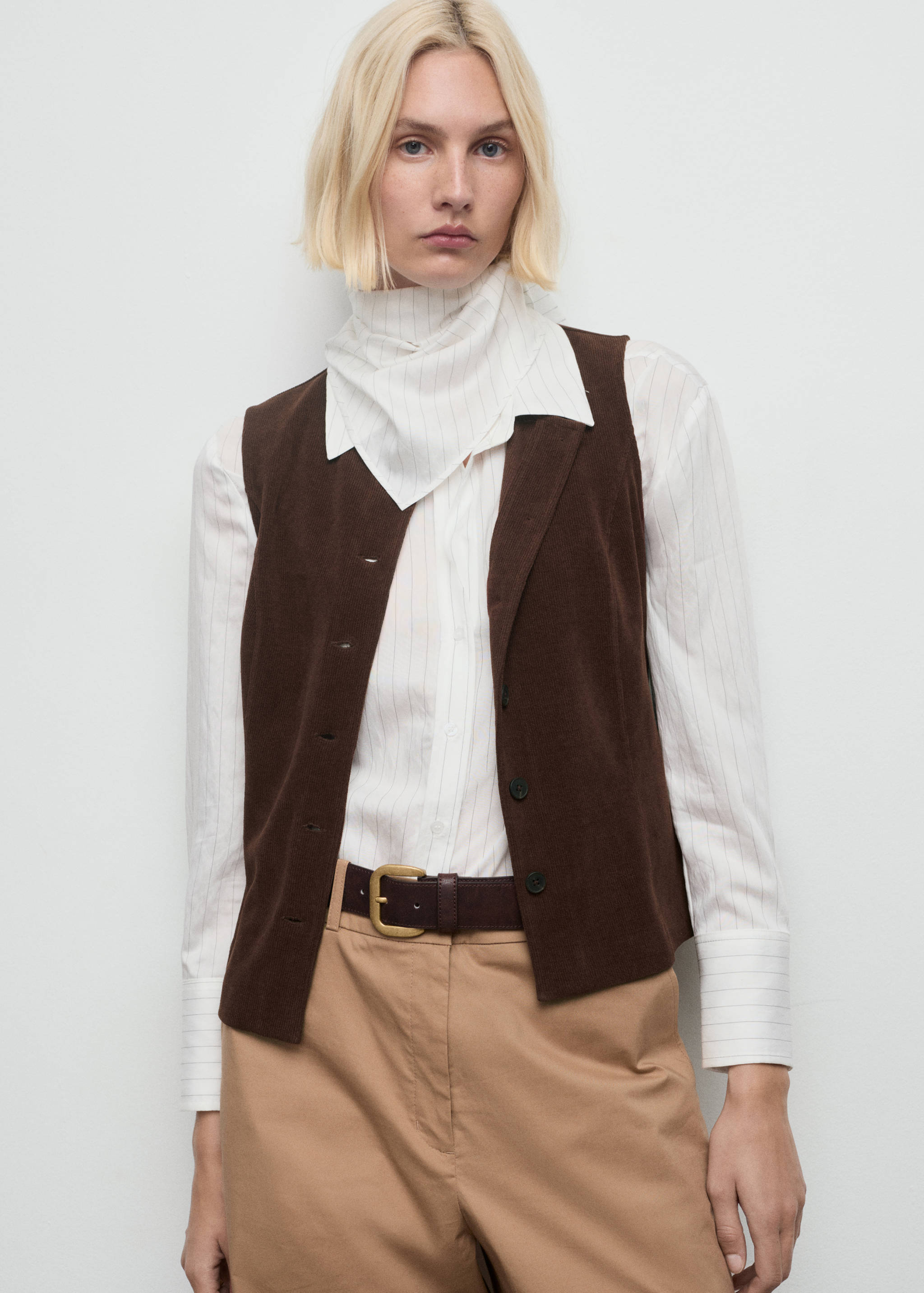 Corduroy suit waistcoat - Details of the article 2