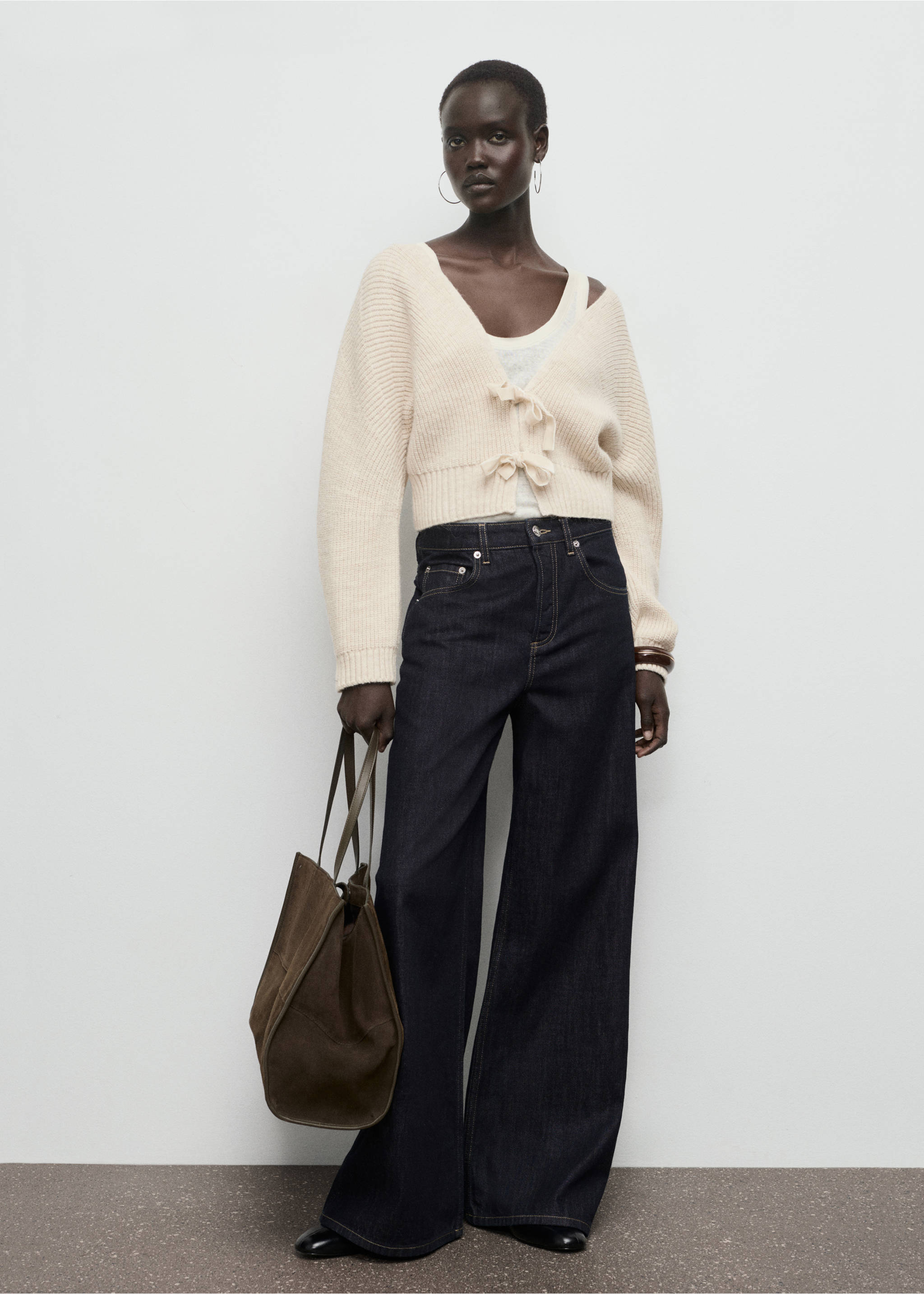 V-neck cardigan with bows - General plane, Beige. Ref: 17037815-00.