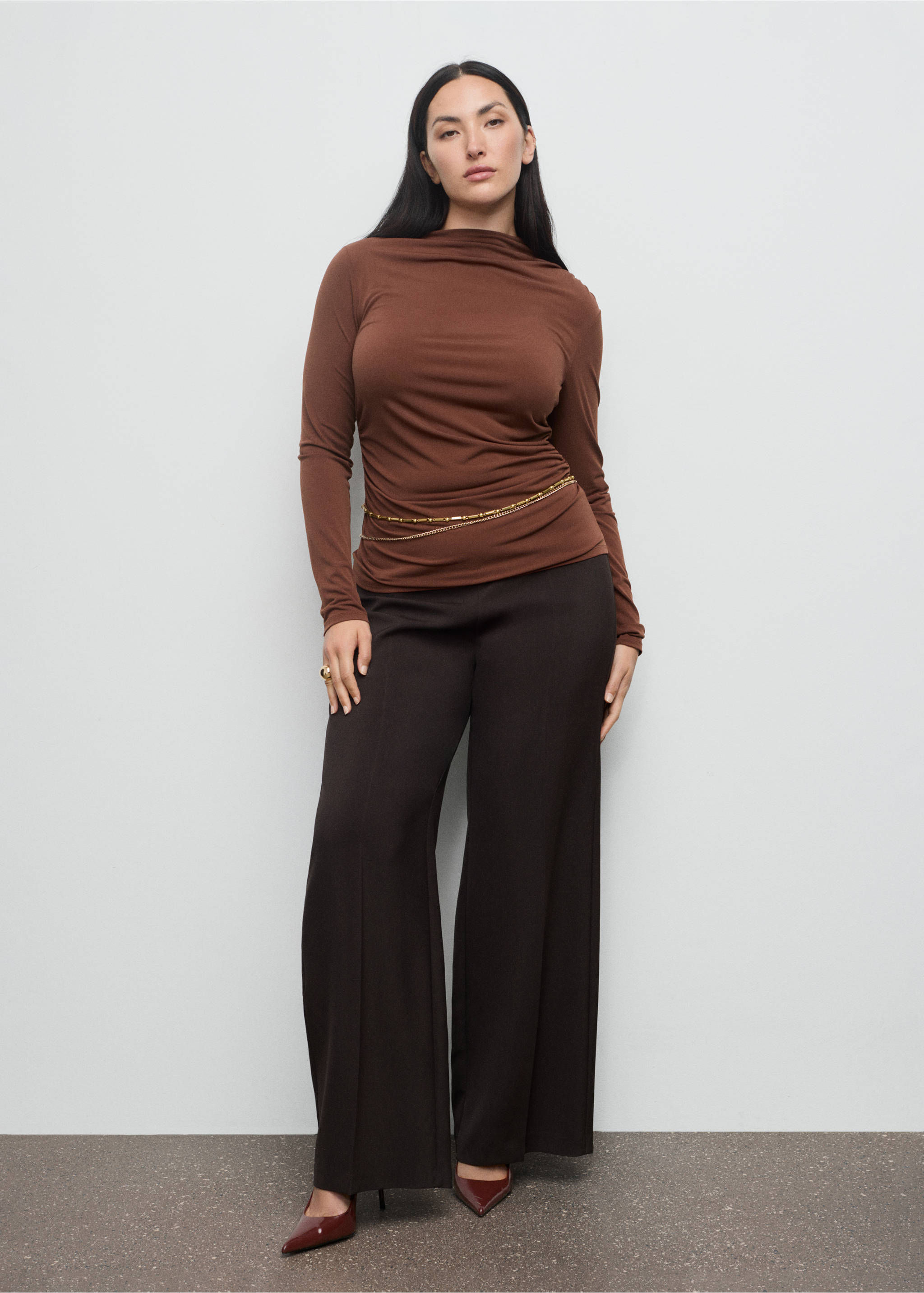 Draped fitted t-shirt - Details of the article 3, Brown. Ref: 17037818-00.