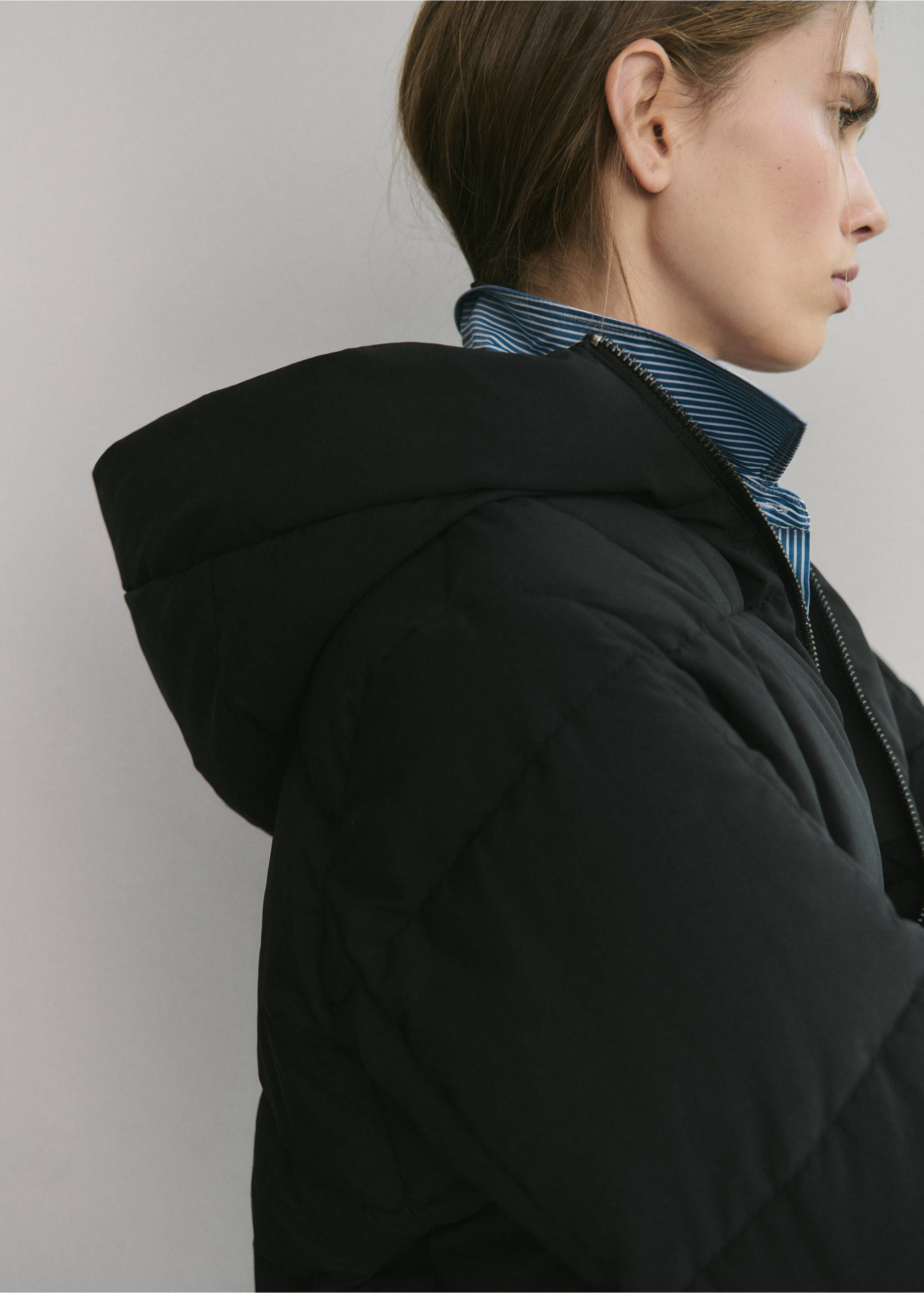 Hood puffer coat - Details of the article 1, Black. Ref: 17038267-00.