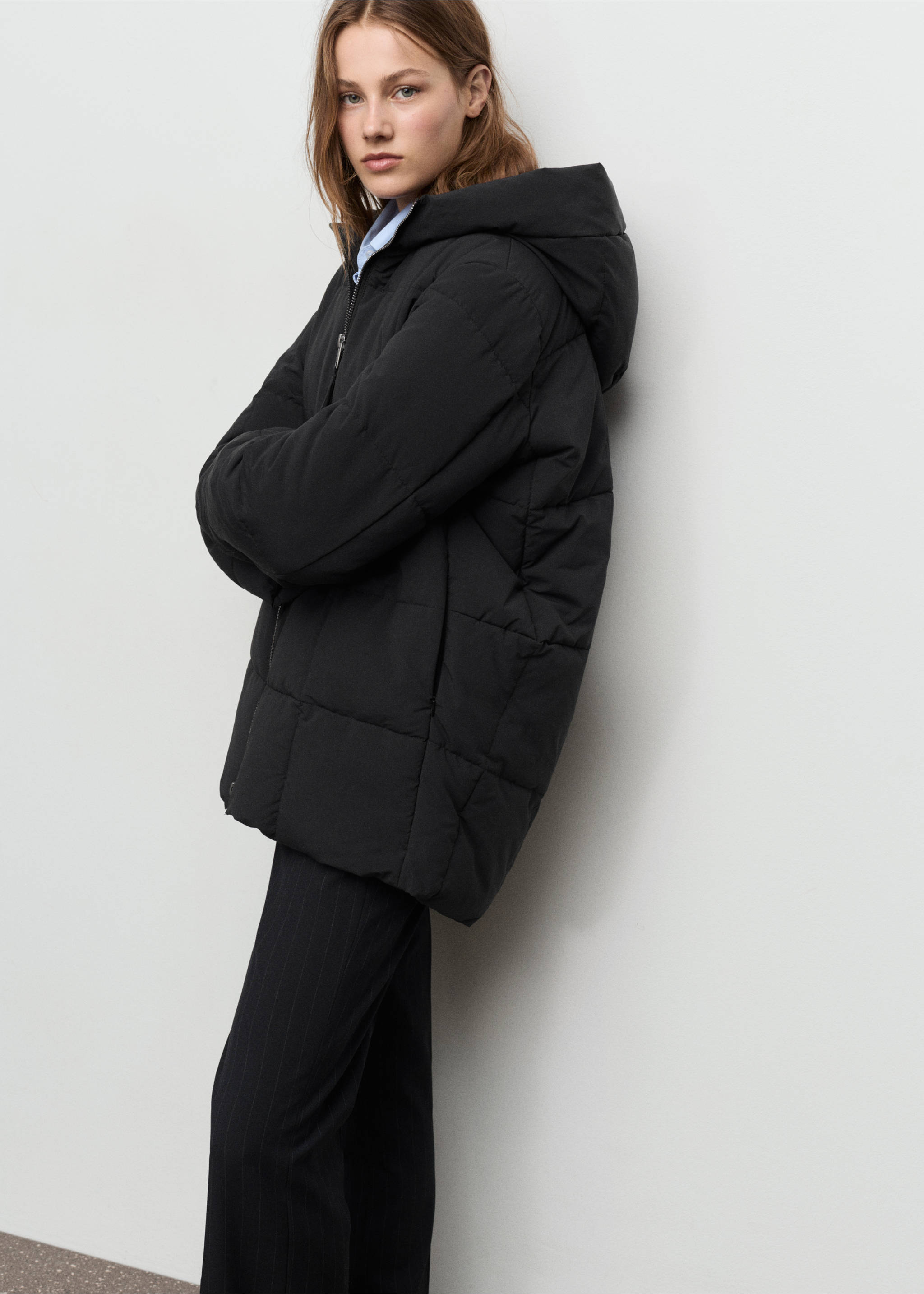 Hood puffer coat - Details of the article 2, Black. Ref: 17038267-00.