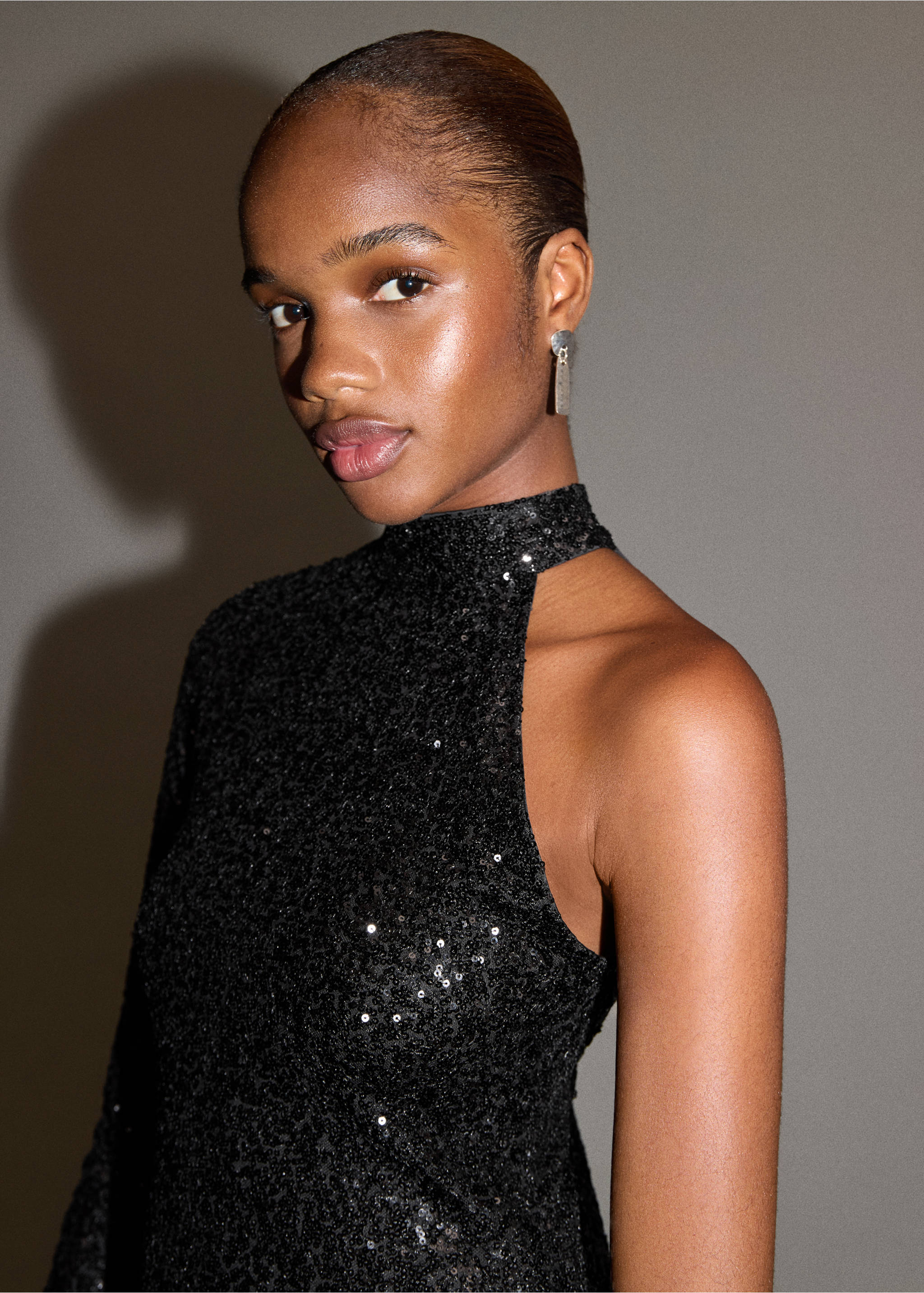 Asymmetric sequin dress - Details of the article 1, Black. Ref: 17038281-00.