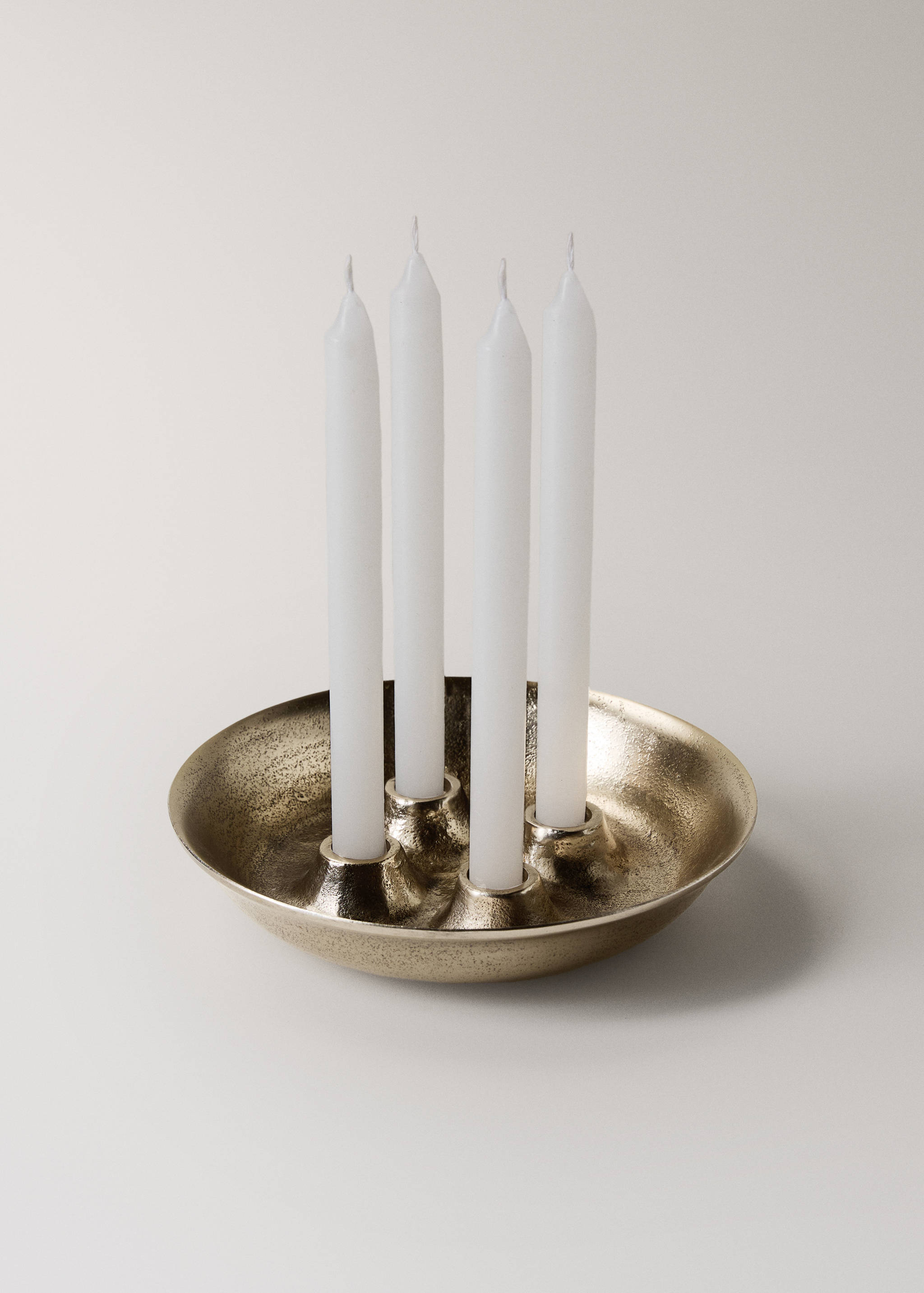 Four-candle metal candelabra - Details of the article 2