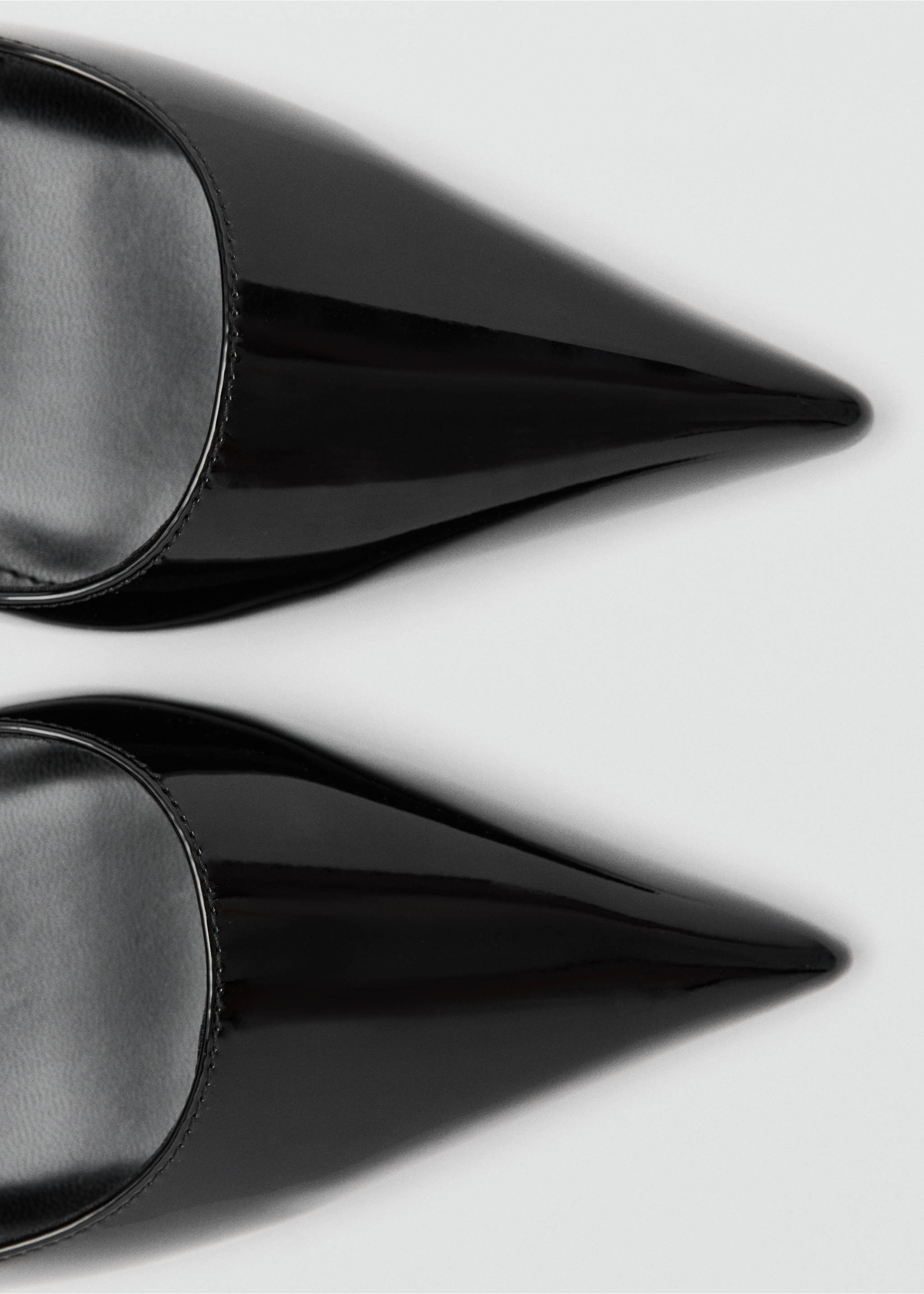 Patent leather heel shoes - Details of the article 2, Black. Ref: 17039099-00.