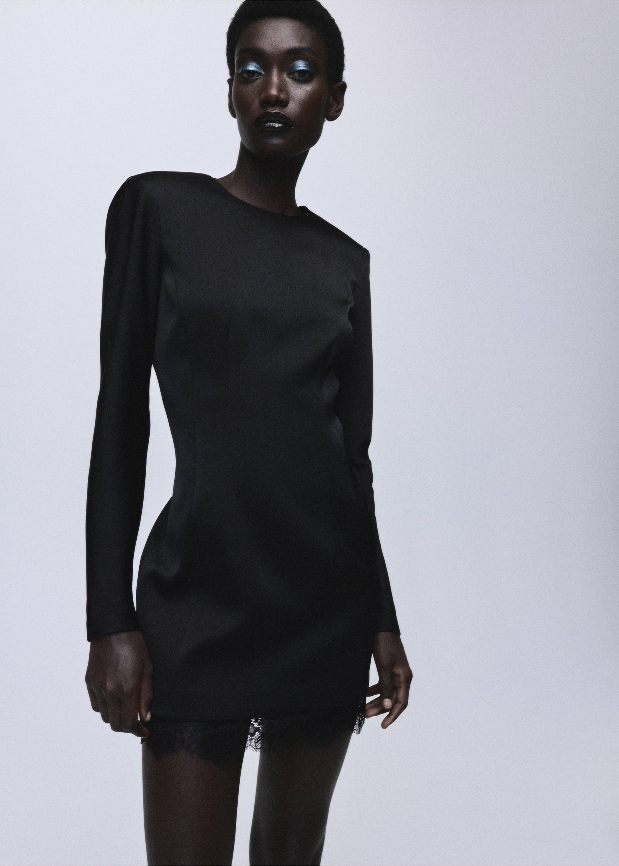 Vestido espalda abierta bajo encaje - Plano medio, Negro. Ref: 17039111-00.