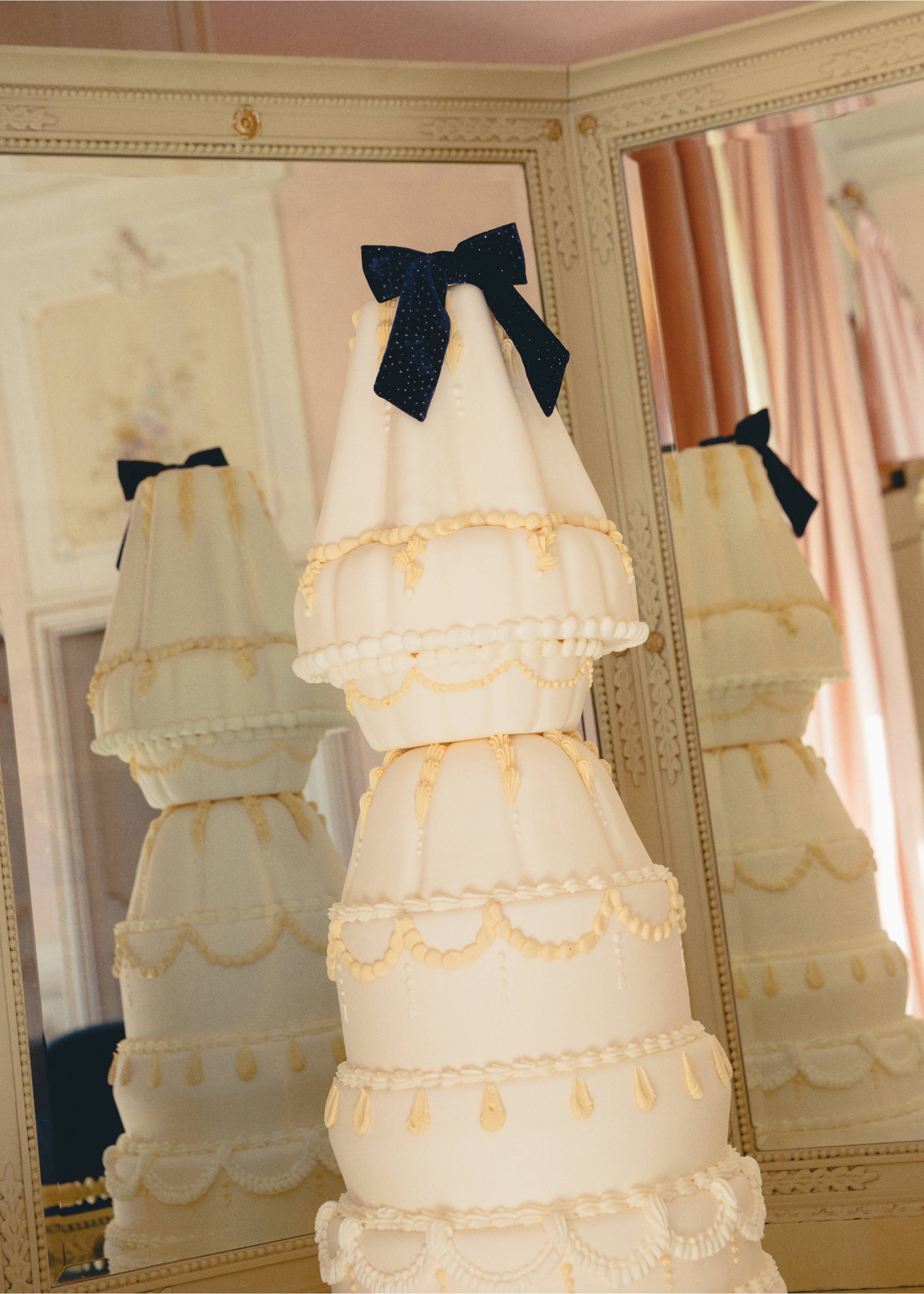 Velvet bow hairclip - Details of the article 5, Navy. Ref: 17039211-00.