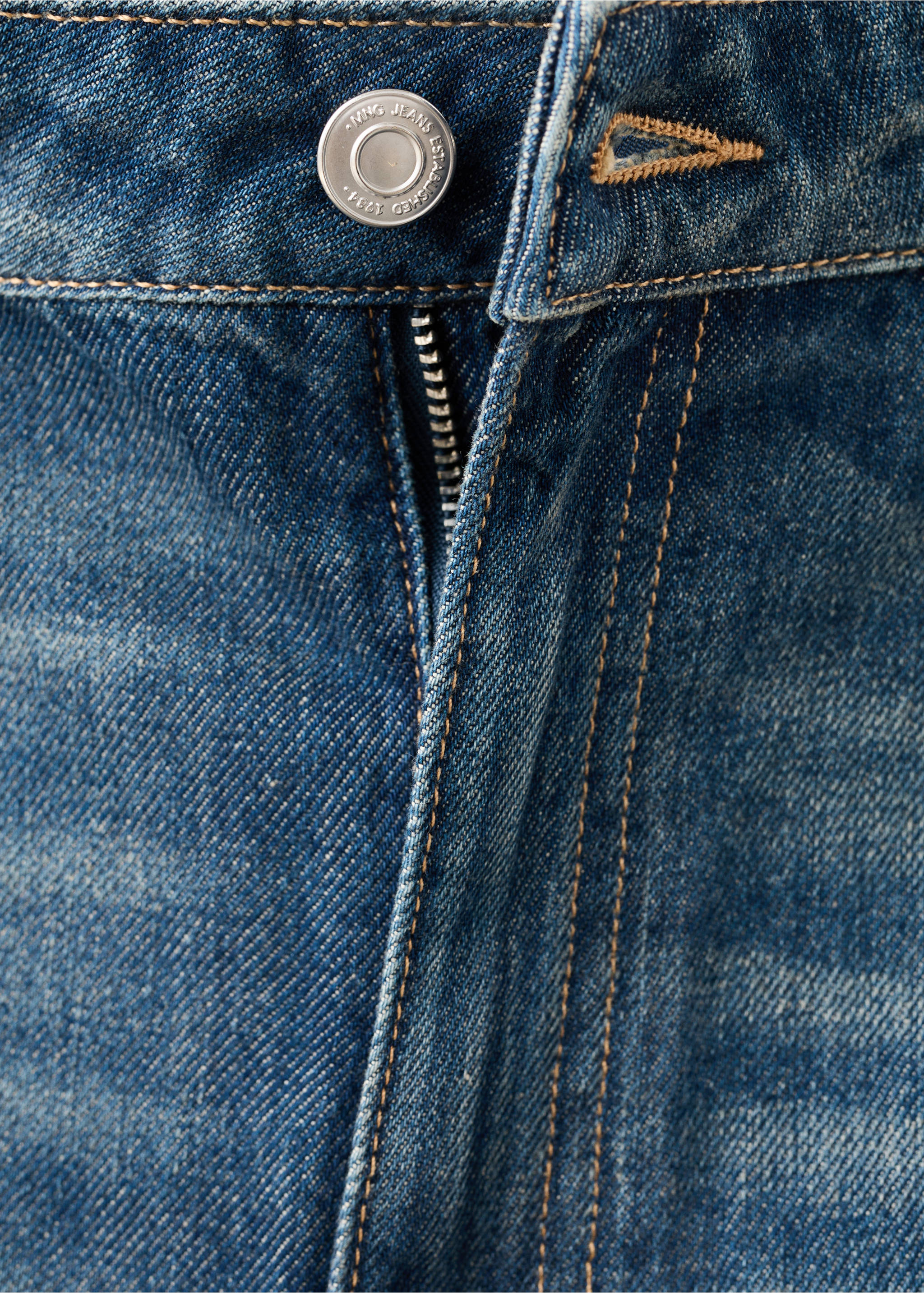 Straight-leg jeans with seam stitching - Details of the article 8, Dark Vintage Blue. Ref: 17039213-00.