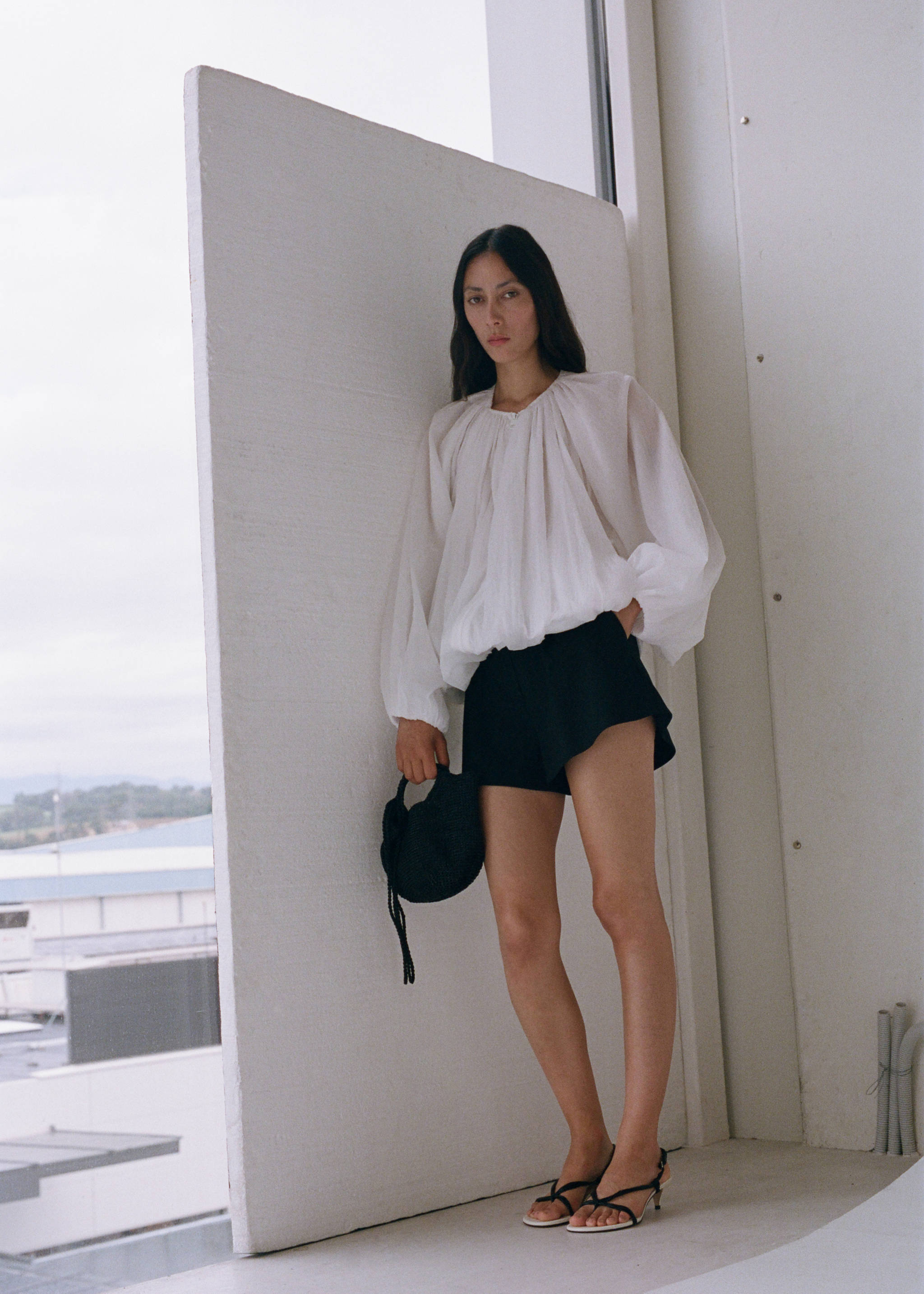 Mini woven crossbody bag - Details of the article 9, Black. Ref: 17041123-00.