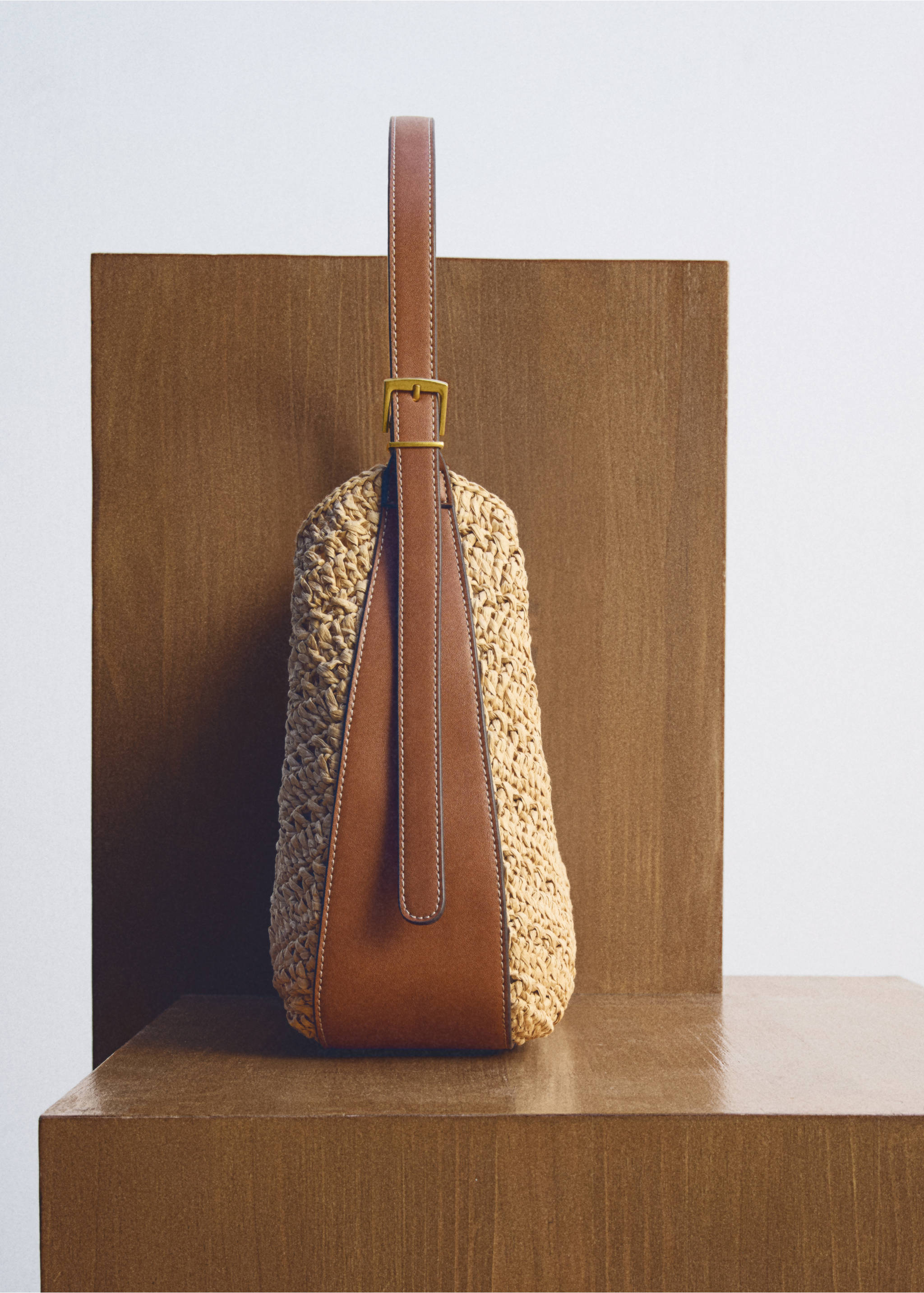 Natural fibre shoulder bag - Details of the article 6, Leather. Ref: 17041124-00.