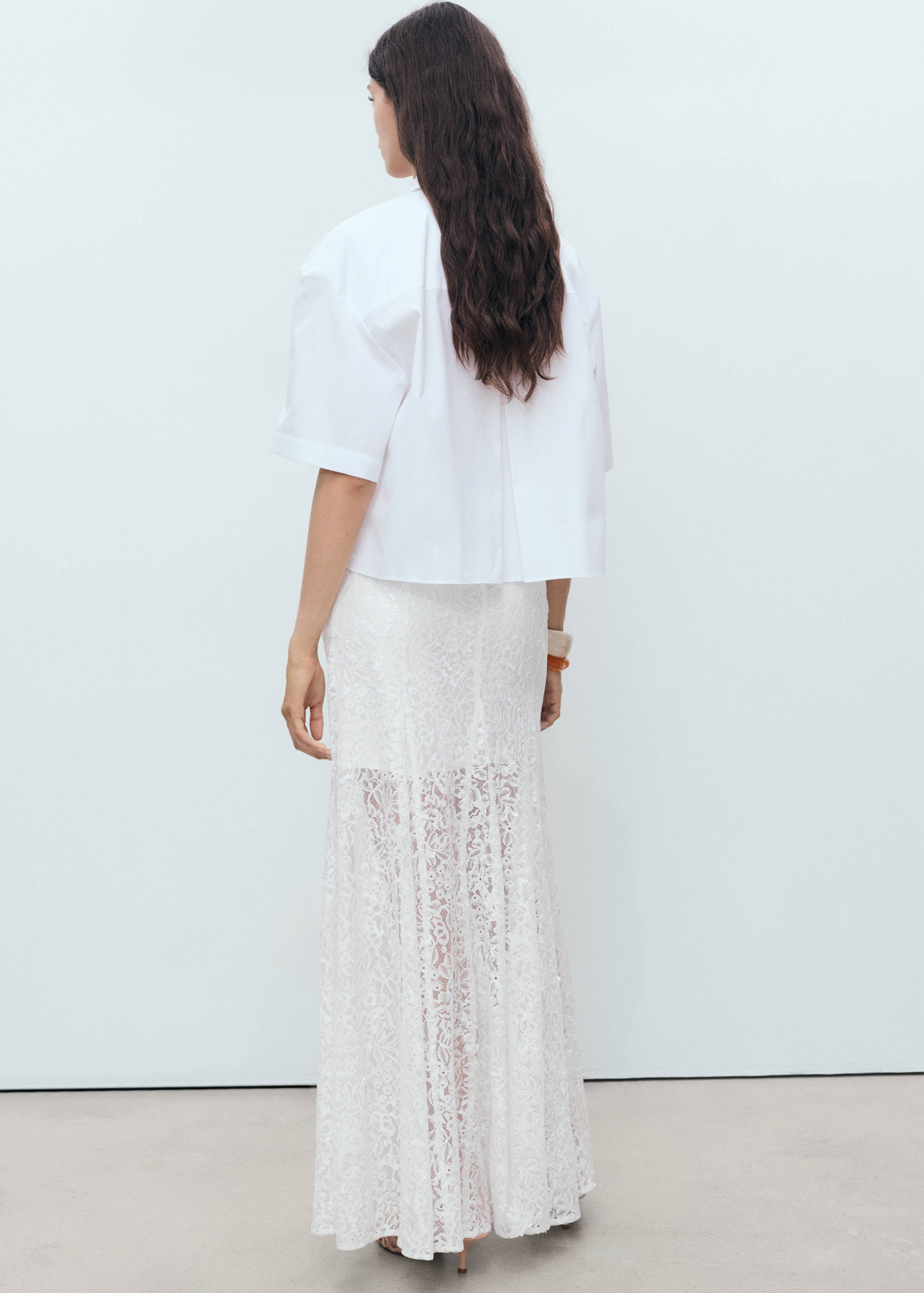 Long lace skirt - Reverse of the article