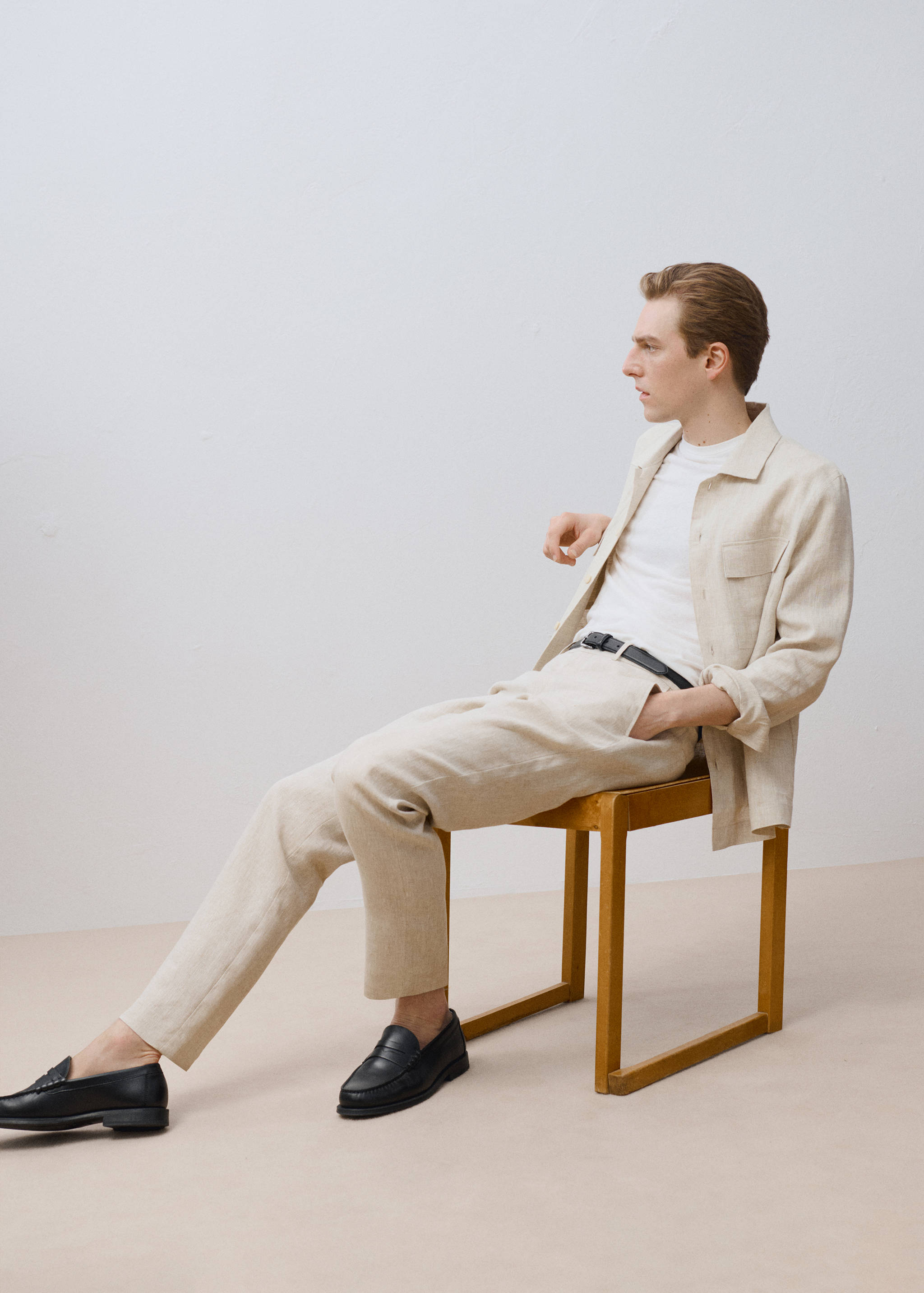 Slim-fit 100% linen trousers - Details of the article 5