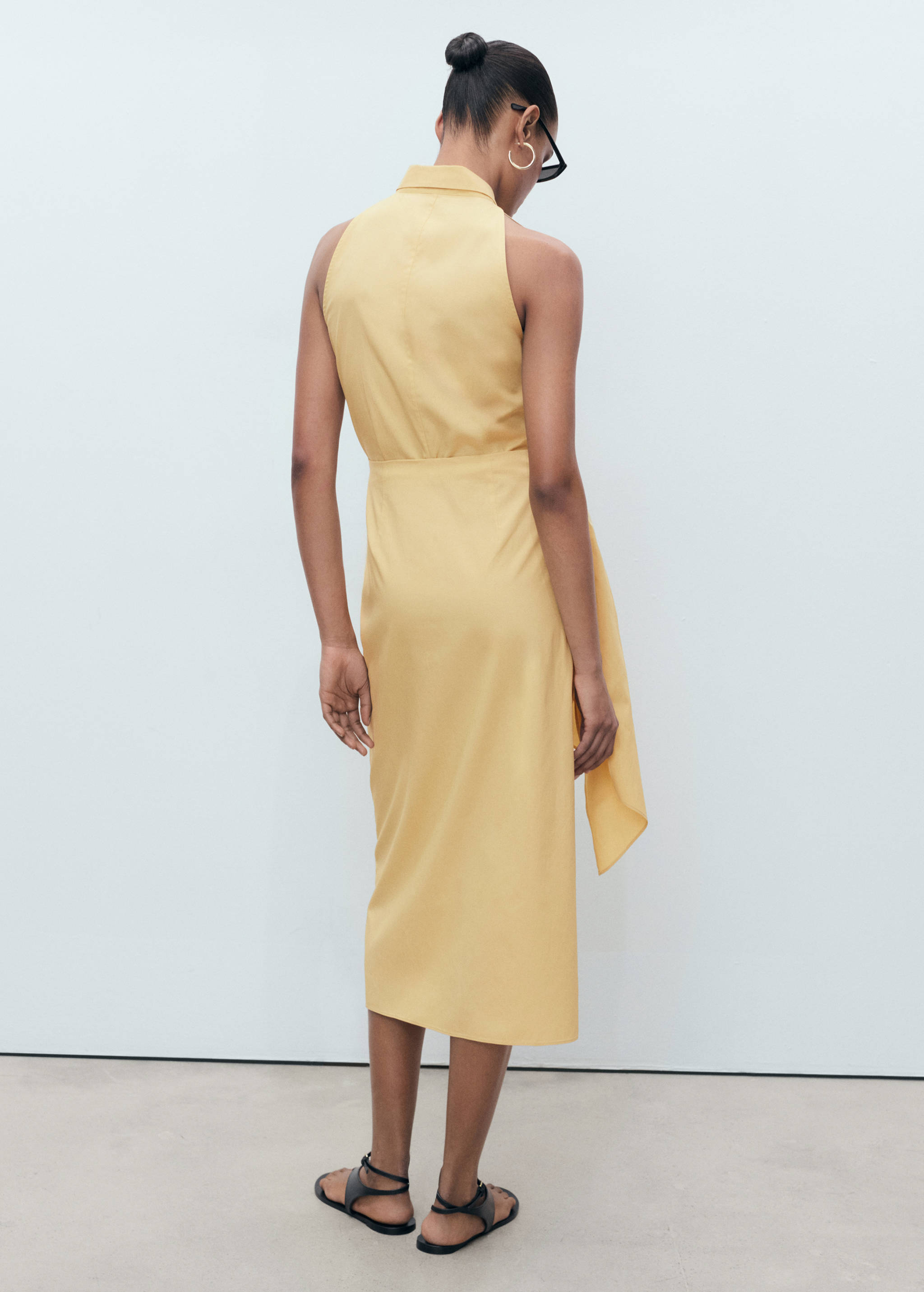 Knotted shirt dress - Reverse of the article