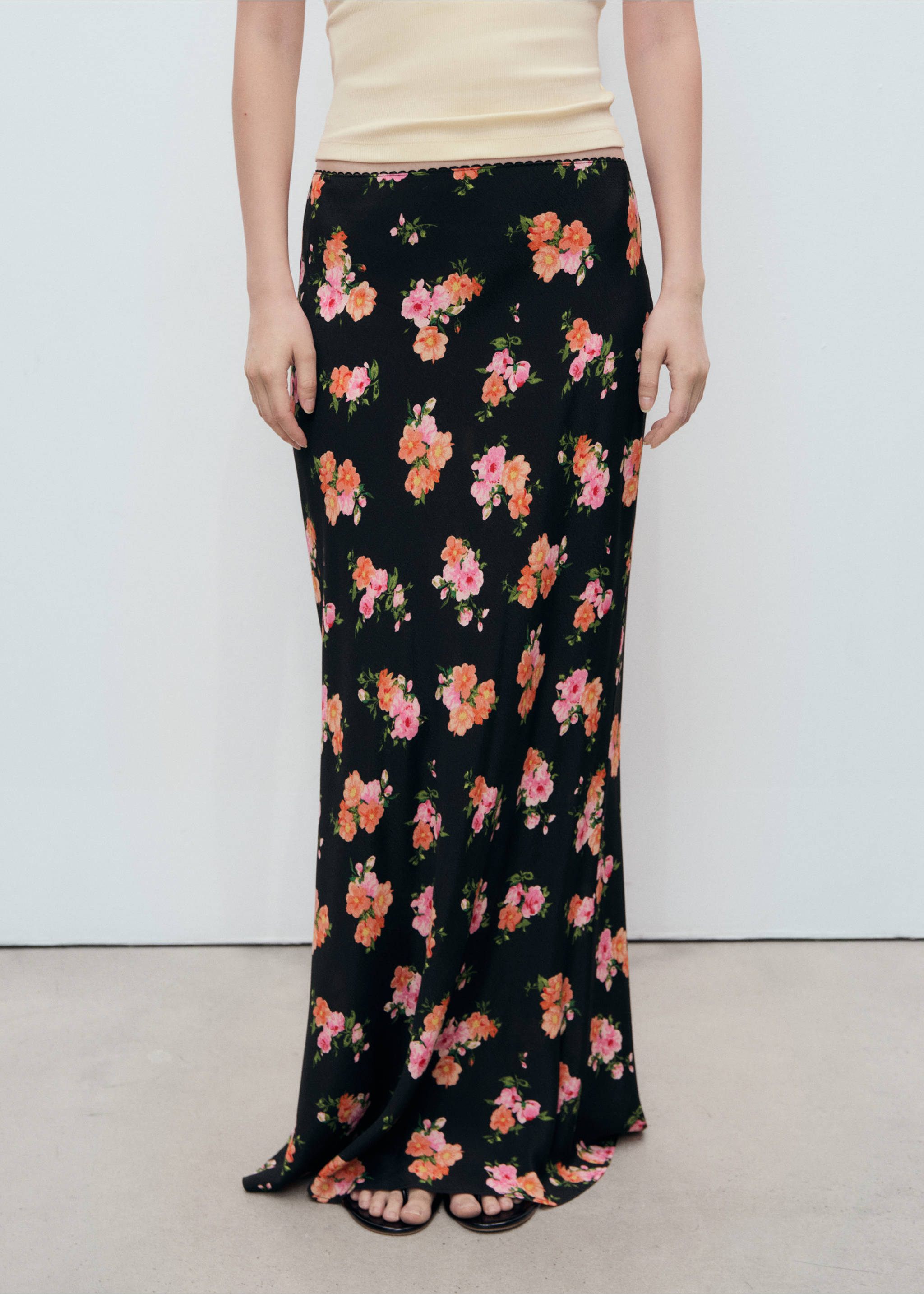 Floral skirt with lace trim - Medium plane, Black. Ref: 17041156-00.