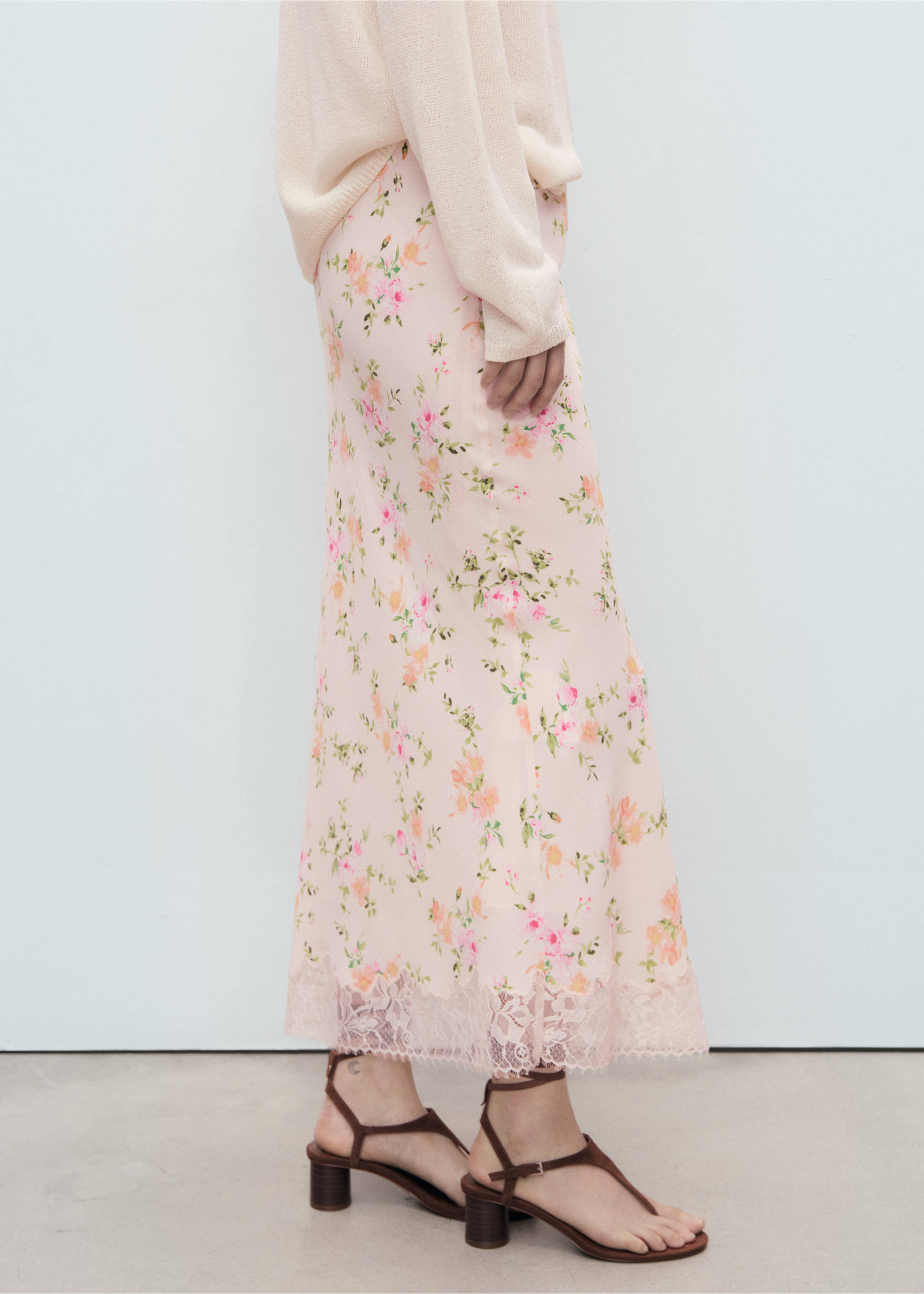 Floral skirt with lace detail - Medium plane, Pastel Pink. Ref: 17041157-00.