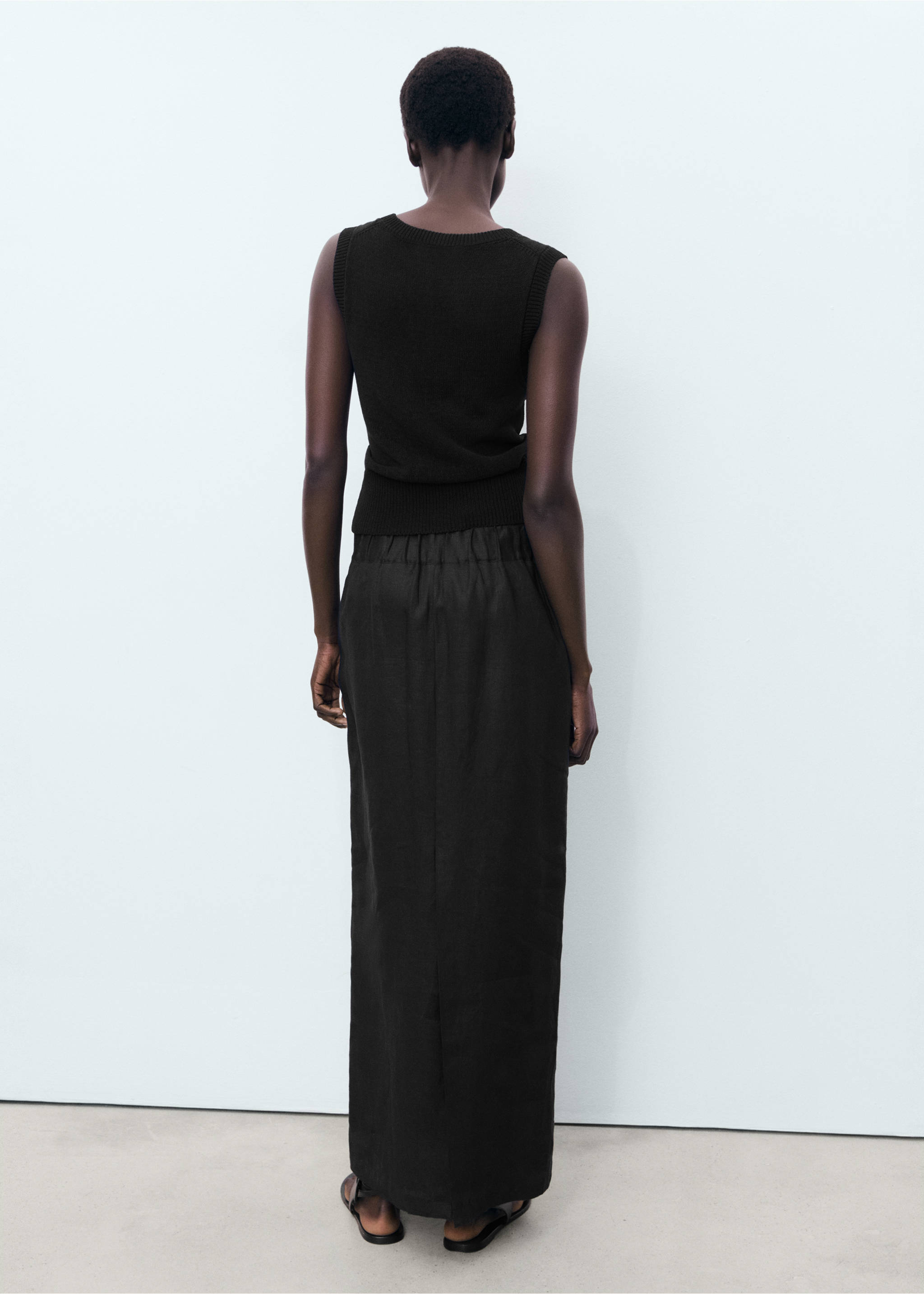 Linen pencil skirt - Reverse of the article, Black. Ref: 17041158-00.