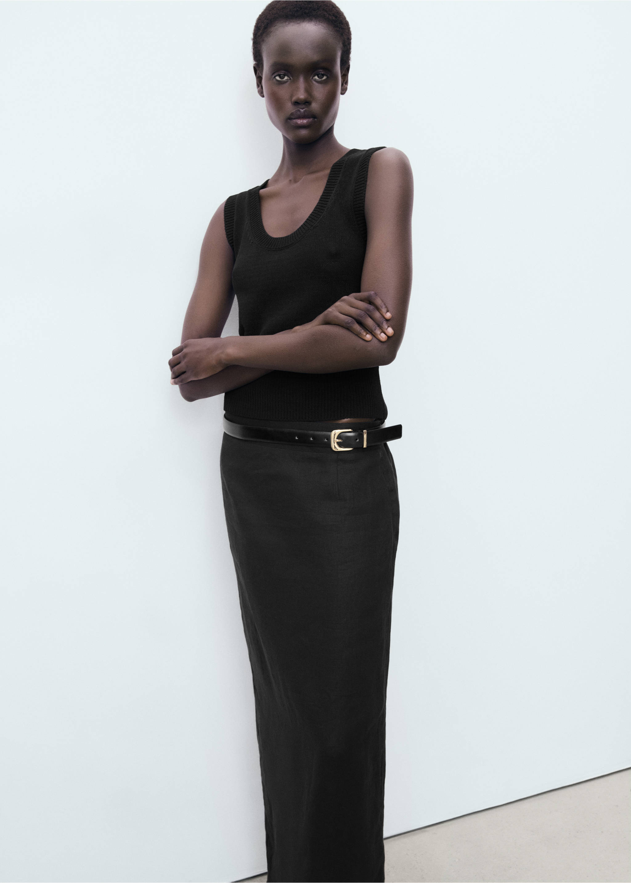 Linen pencil skirt - Details of the article 1, Black. Ref: 17041158-00.