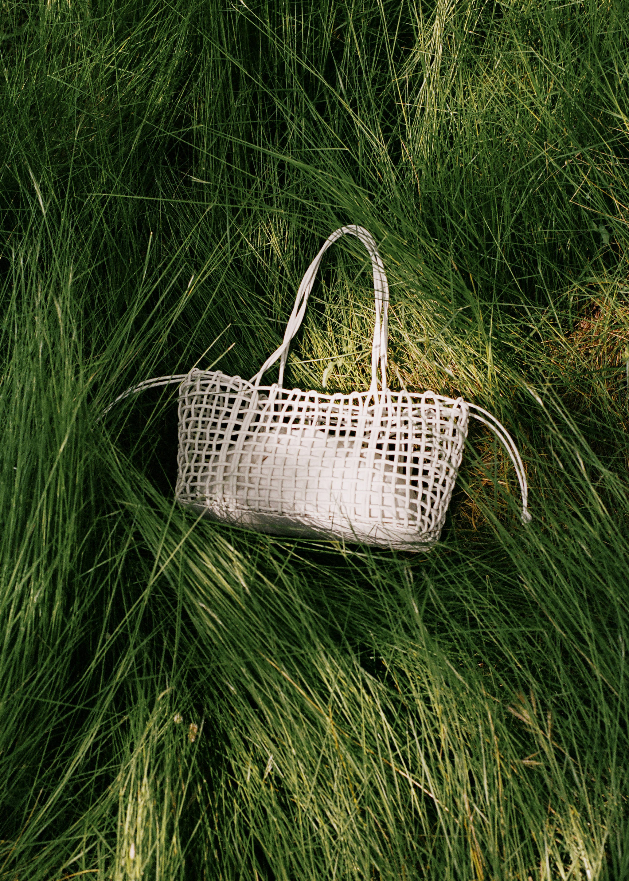 Sac porté épaule tressé moyen - Détail de l'article 9, Blanc cassé. Ref: 17041179-00.