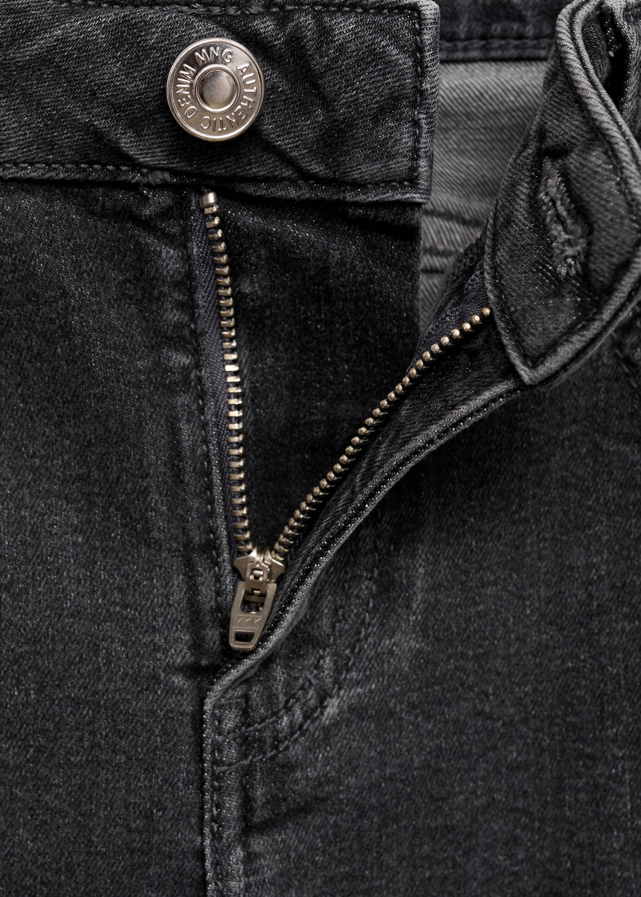 Utsvängda jeans med fransad fåll - Detaljer om artikeln 8