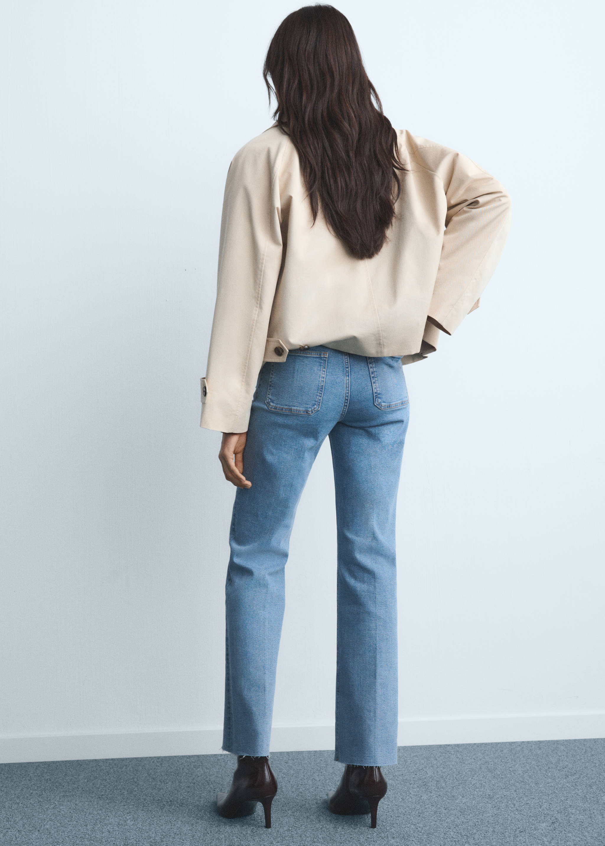 Flared cropped jeans with pockets - Reverse of the article
