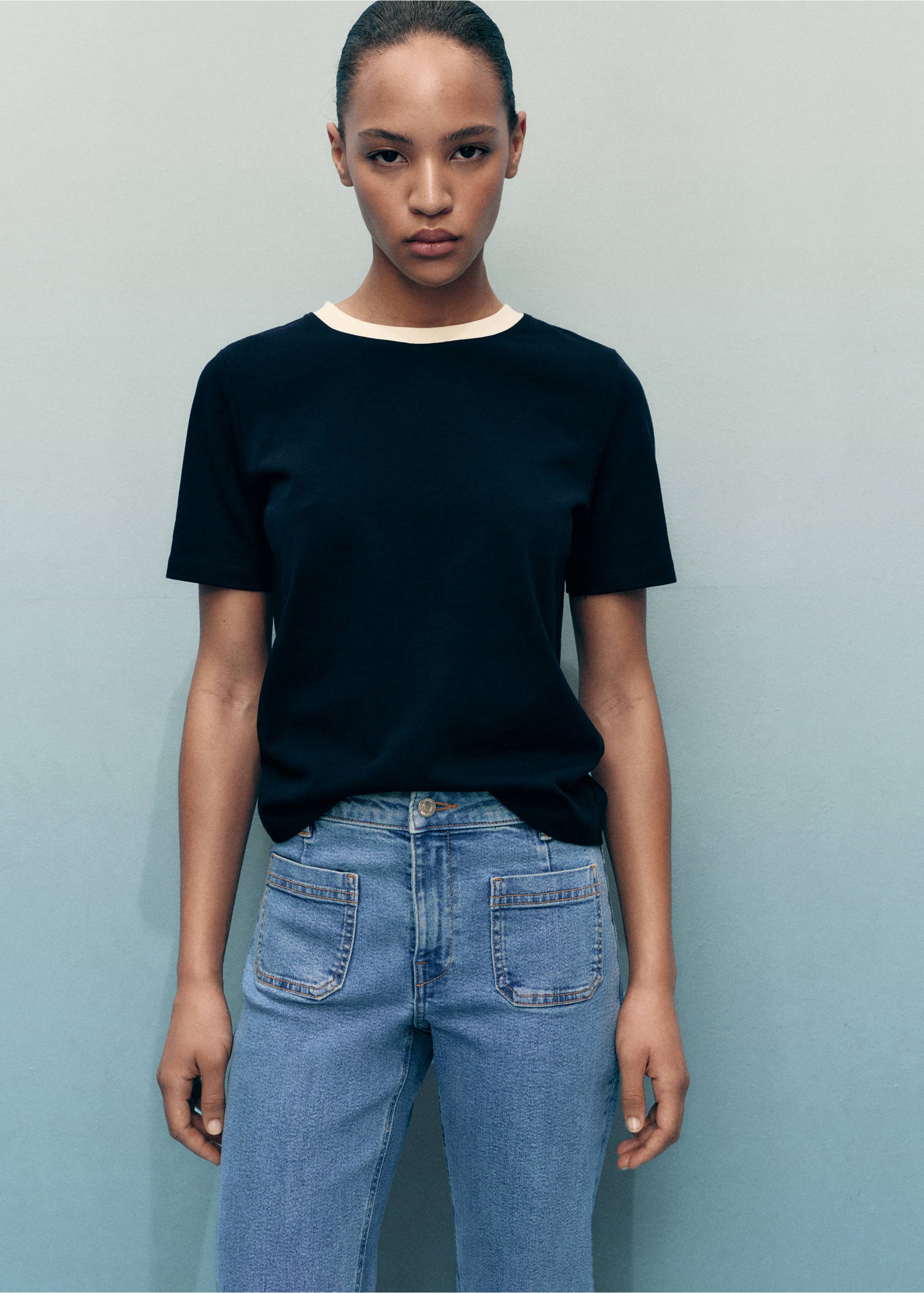 Flared crop jeans met zakken - Detail van het artikel 2, Middenblauw. Ref: 17041185-00.