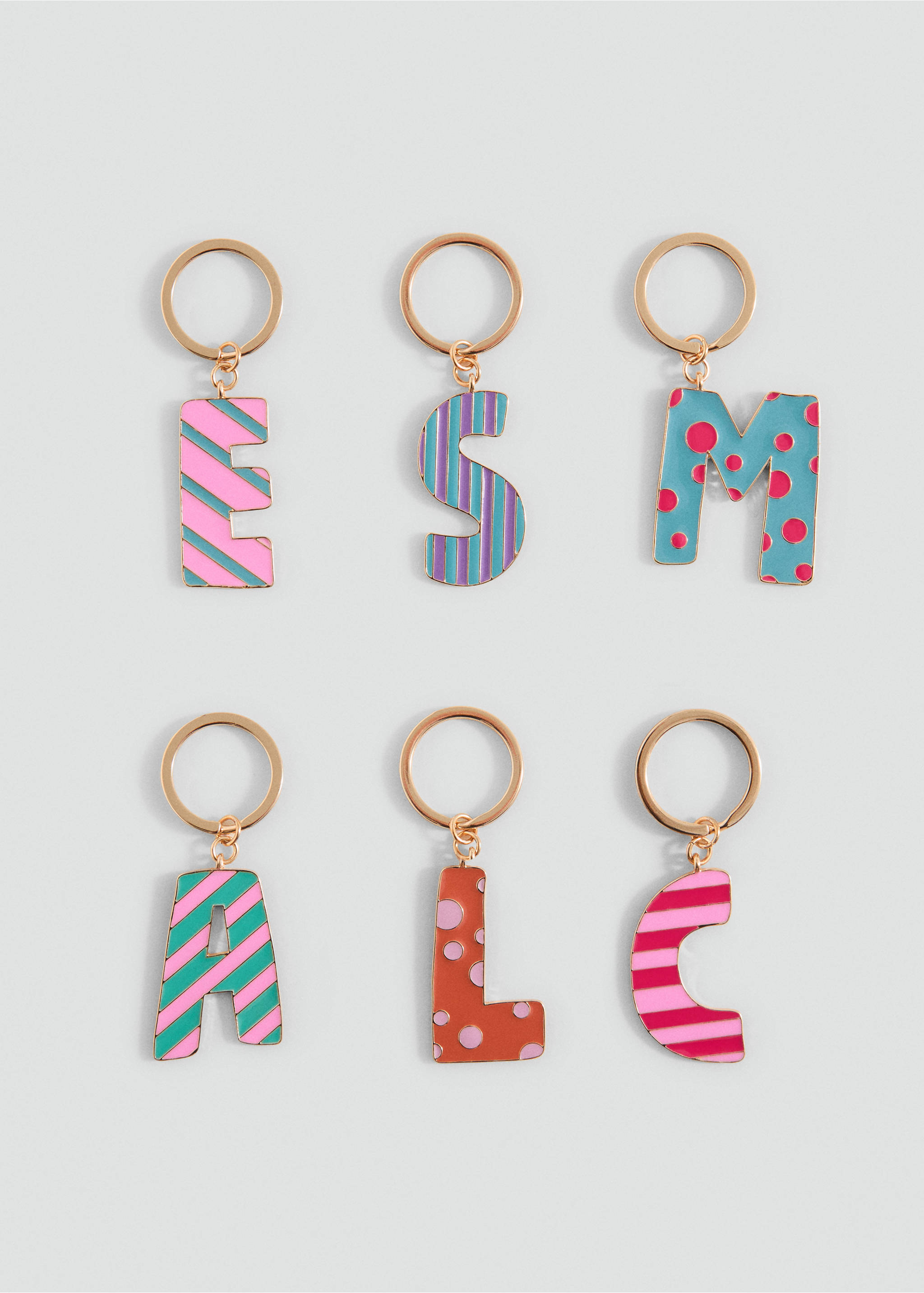 Key ring with initials - Details of the article 2, Coral Red. Ref: 17041188-00.