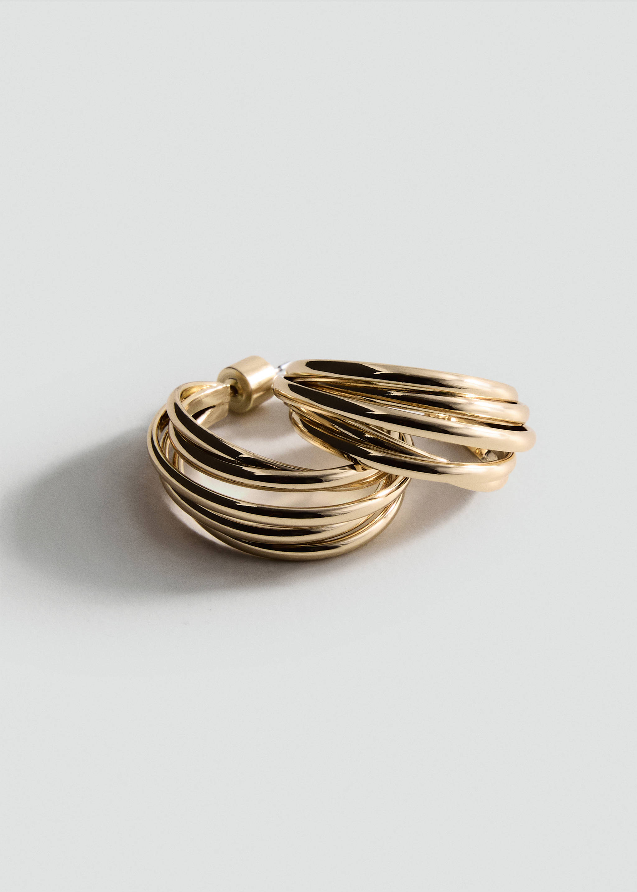 Intertwined hoop earrings - Medium plane, Gold. Ref: 17041195-00.