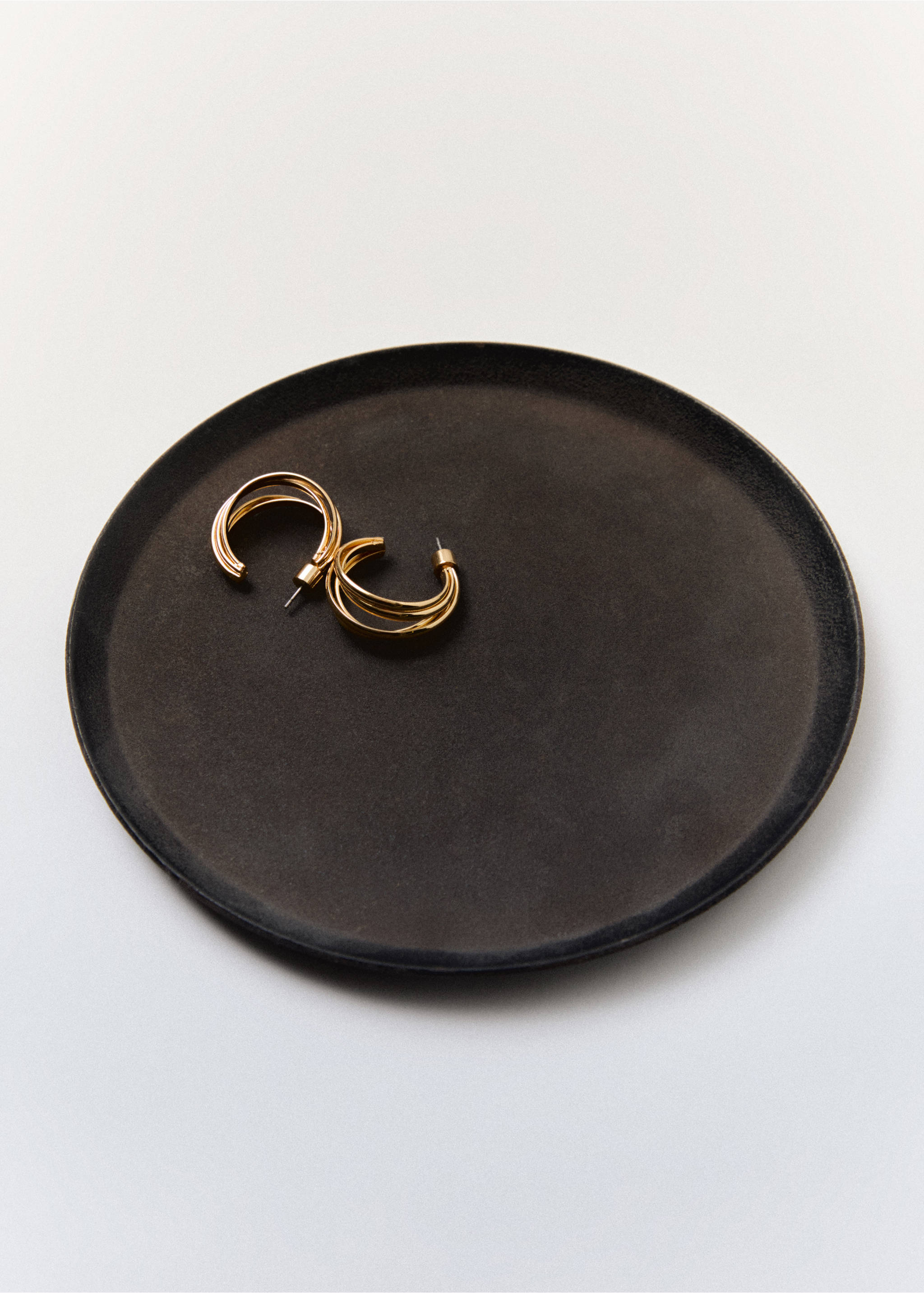 Intertwined hoop earrings - Details of the article 5, Gold. Ref: 17041195-00.