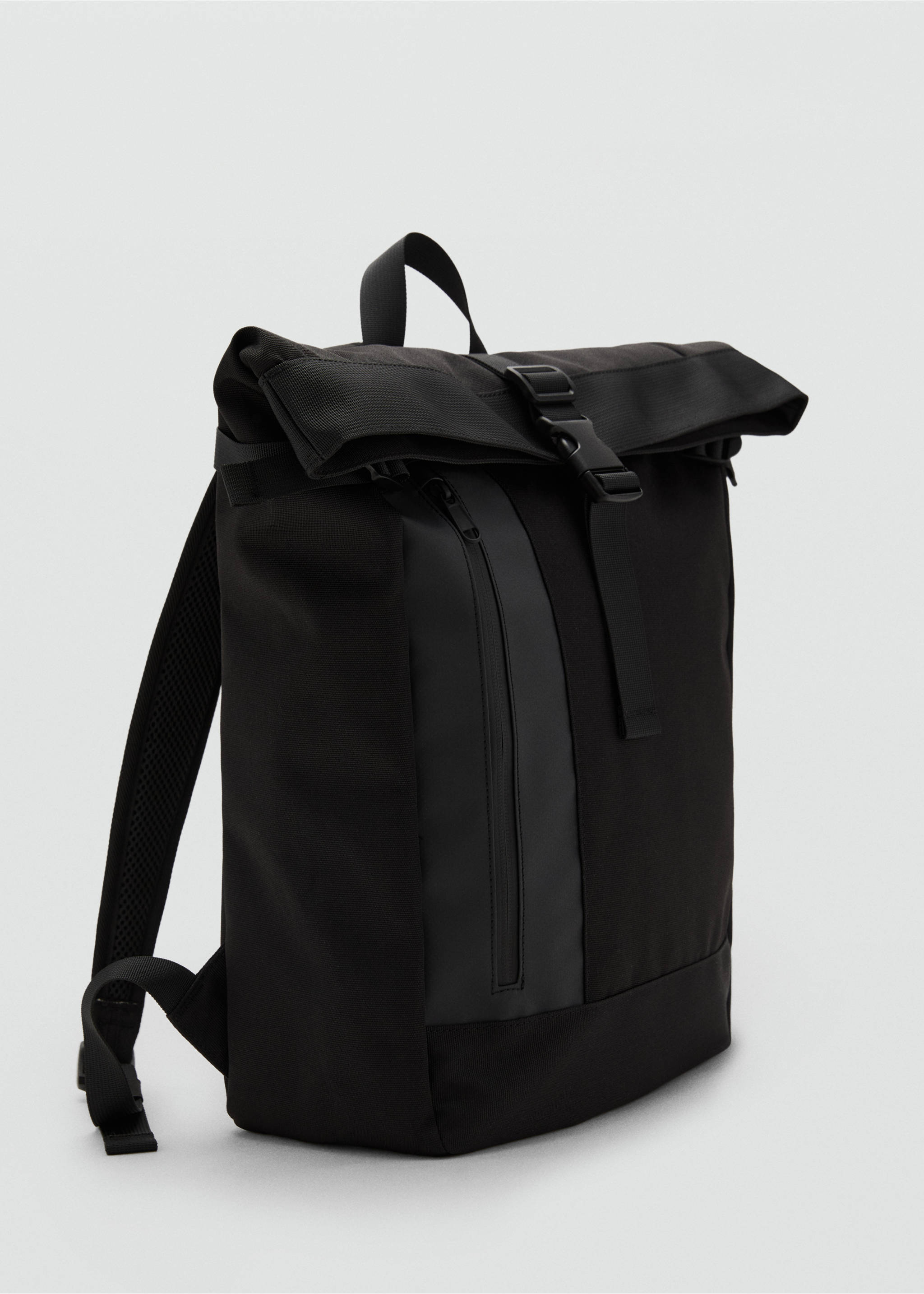 Backpack with flap pocket - Medium plane, Black. Ref: 17041202-00.