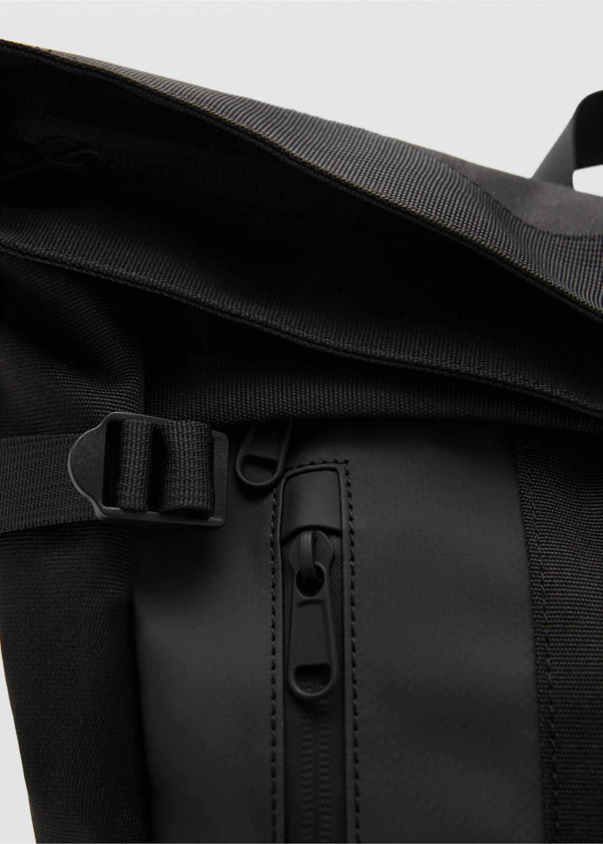 Backpack with flap pocket - Details of the article 2, Black. Ref: 17041202-00.