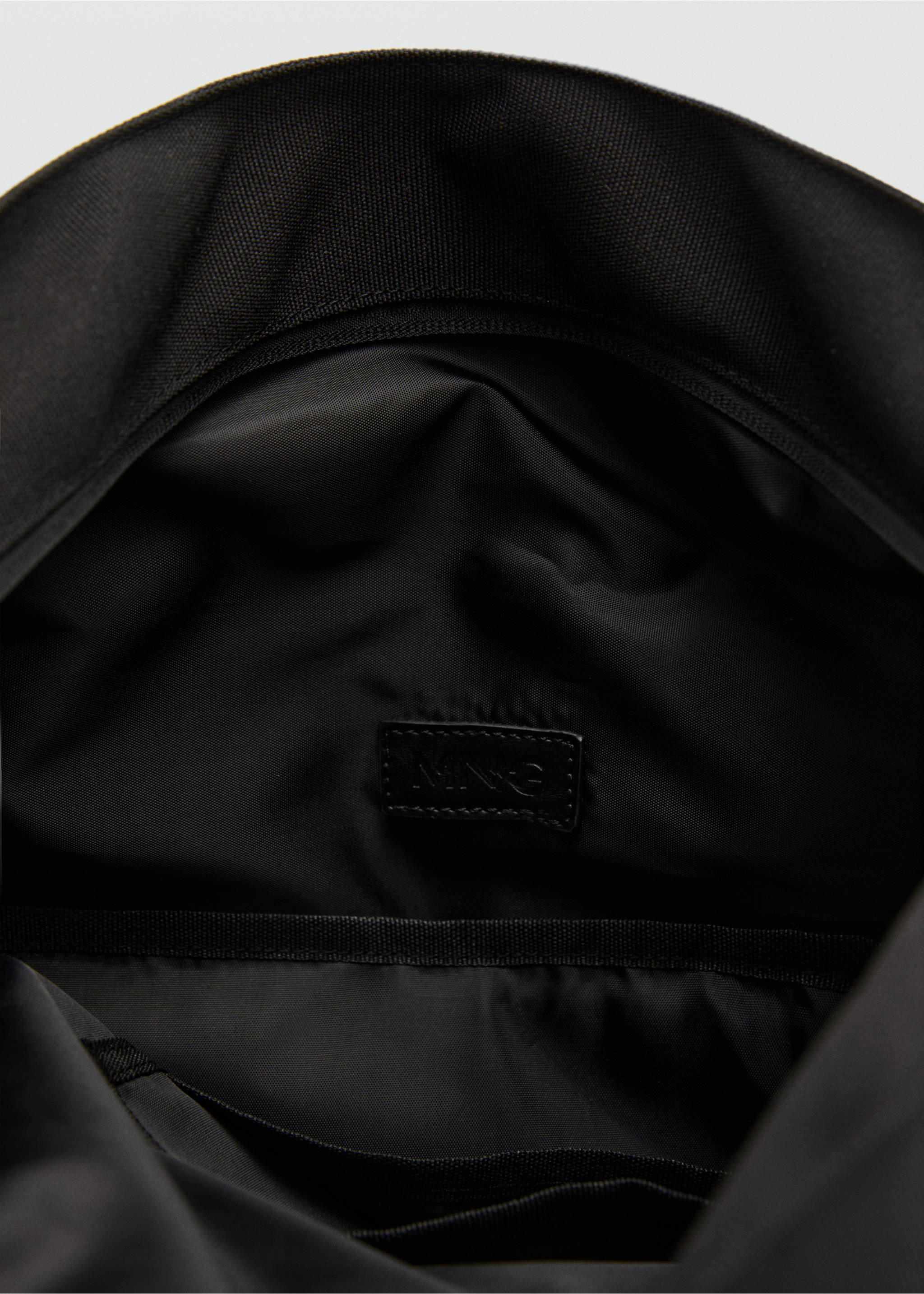 Backpack with flap pocket - Details of the article 4, Black. Ref: 17041202-00.
