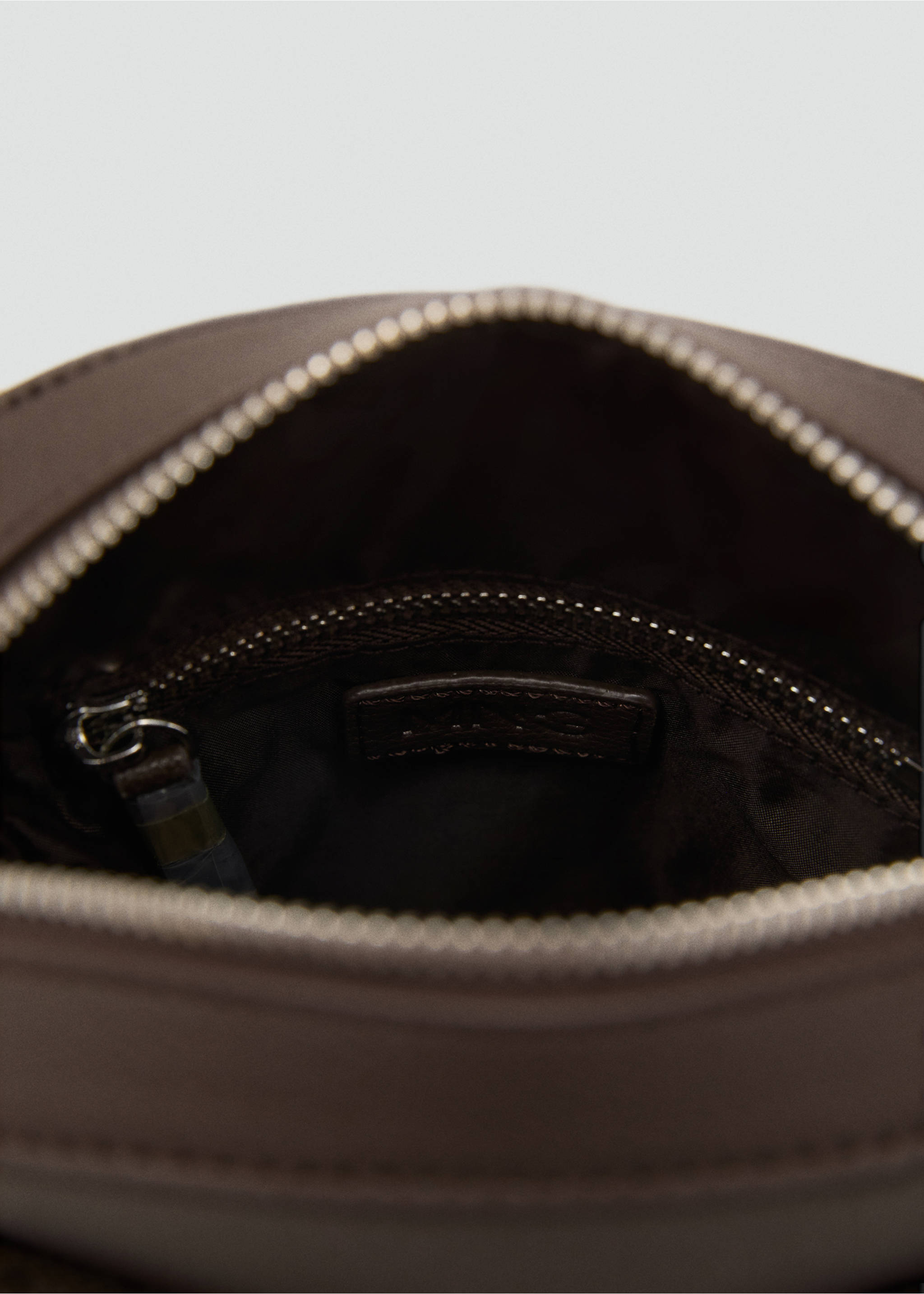 Patent faux-leather shoulder bag - Details of the article 2, Brown. Ref: 17041203-00.