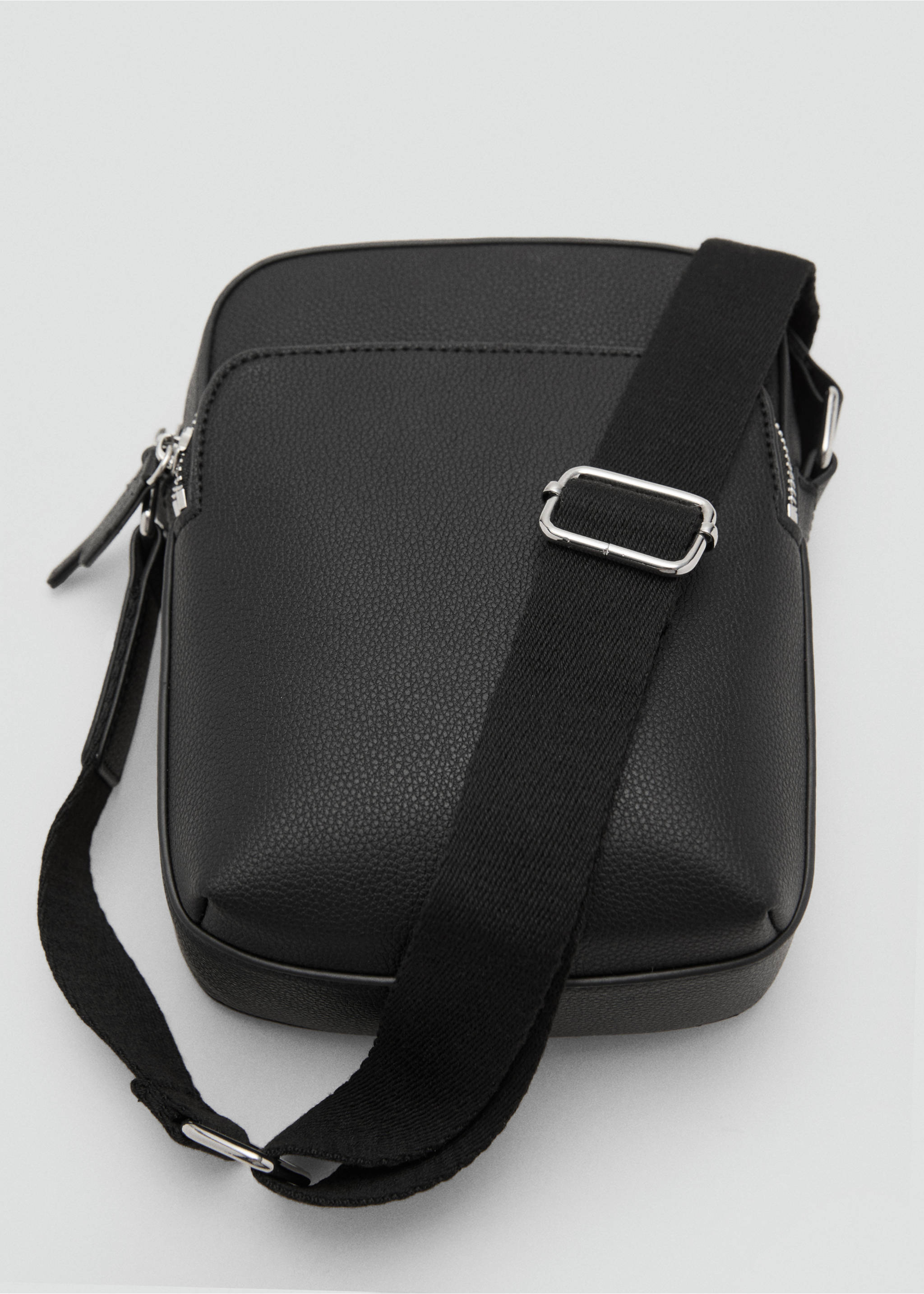 Patent faux-leather shoulder bag - Details of the article 3, Black. Ref: 17041203-00.